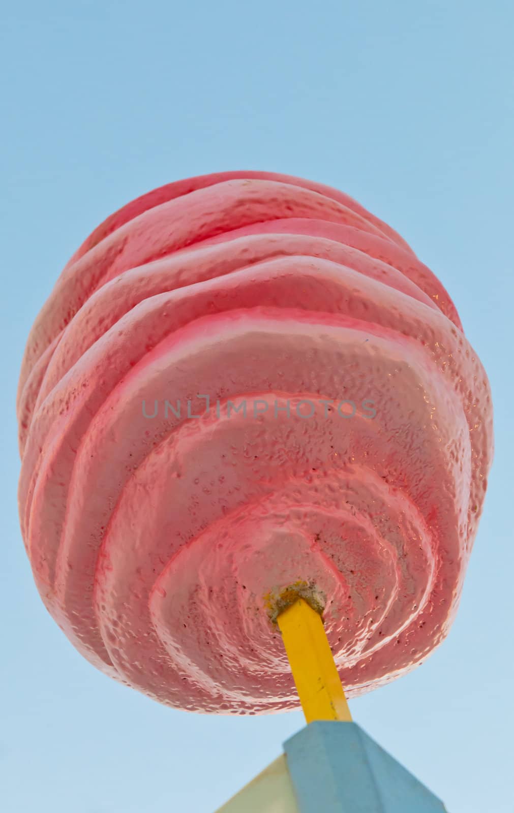 Representation of a smiling cotton candy