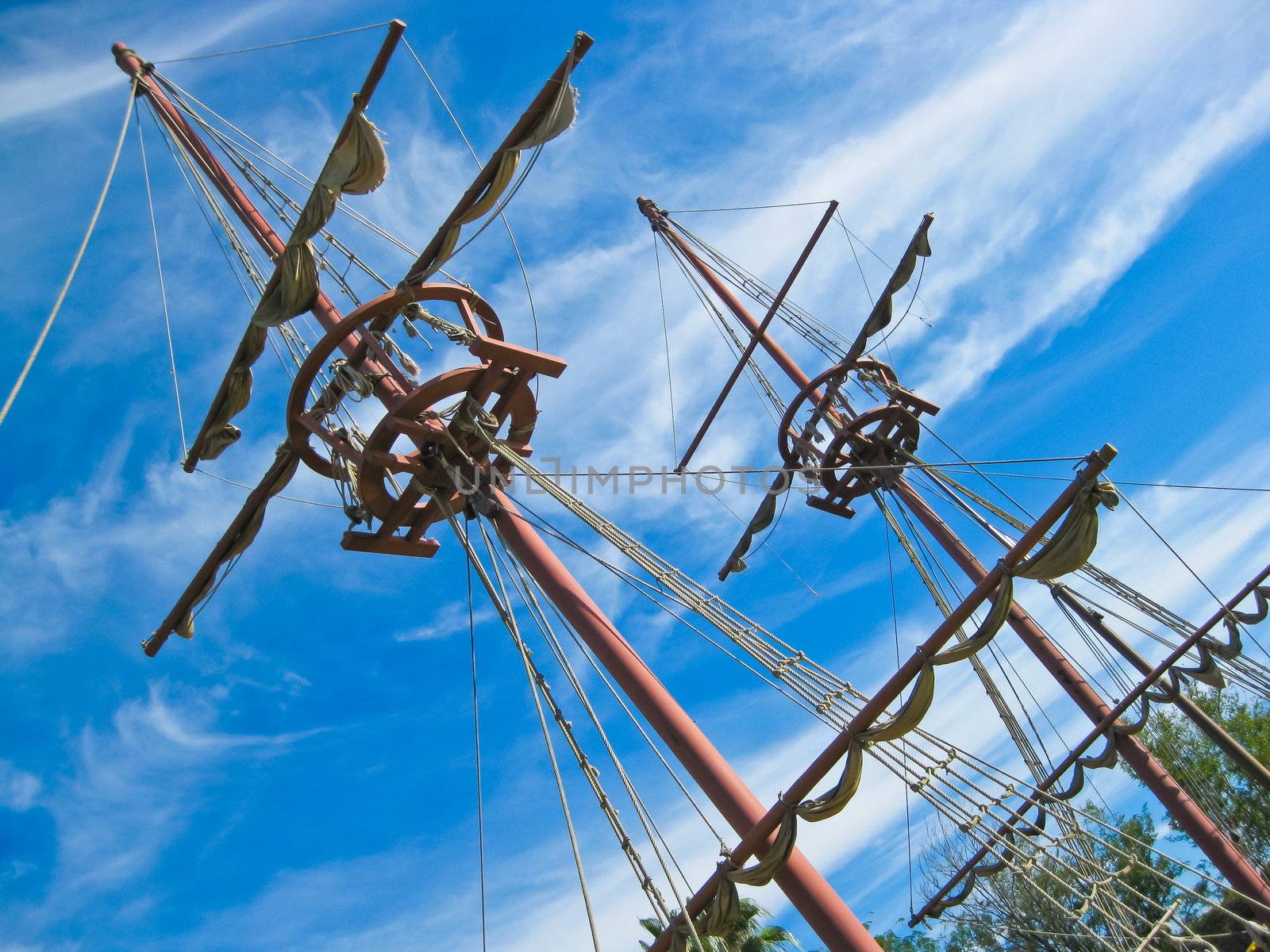 Mainmast of a Spanish galleon, with his scales and sails