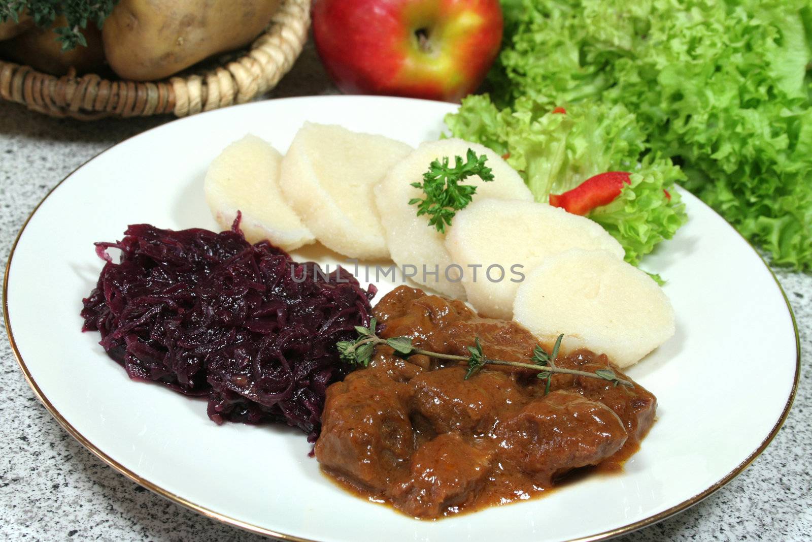 Venison goulash with dumplings and red cabbage