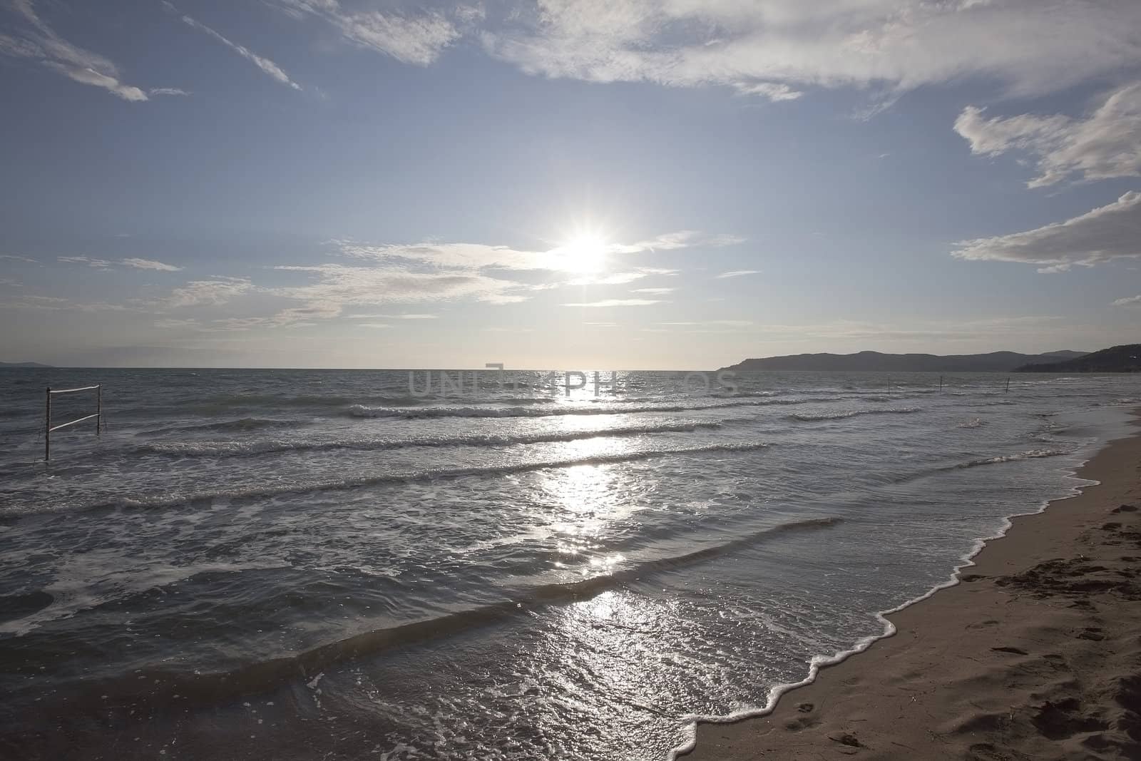 Sun light on the beach by adrianocastelli