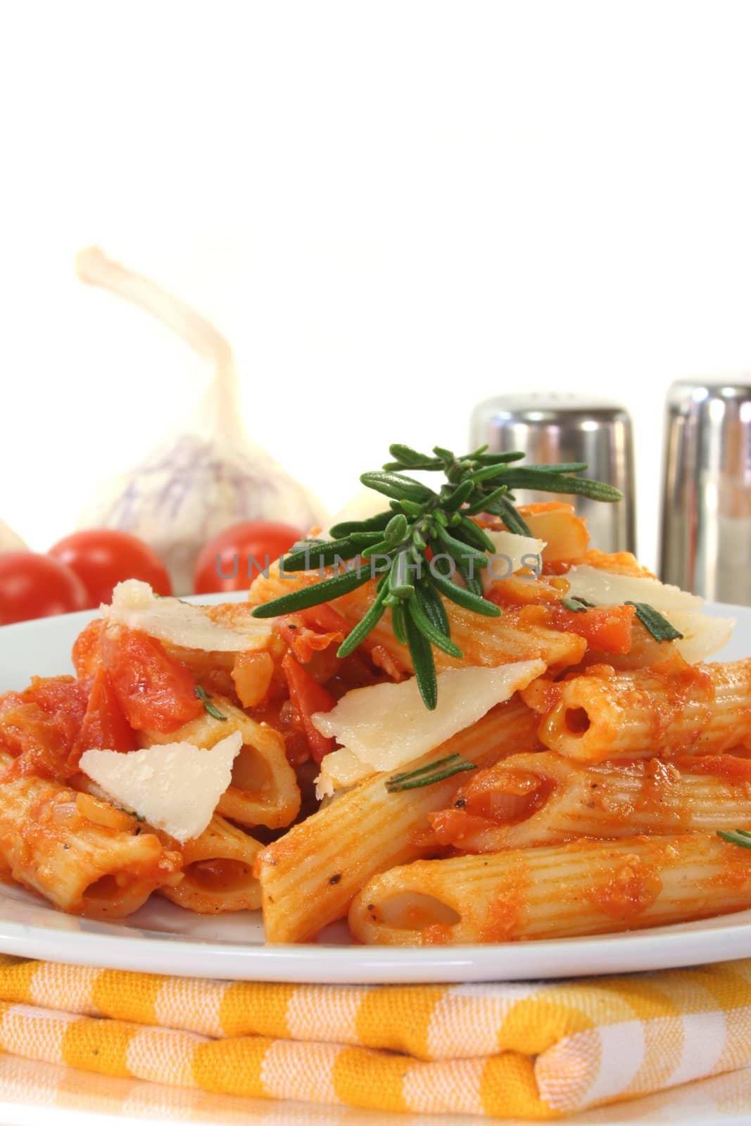 Penne with tomatoes and Parmesan by discovery