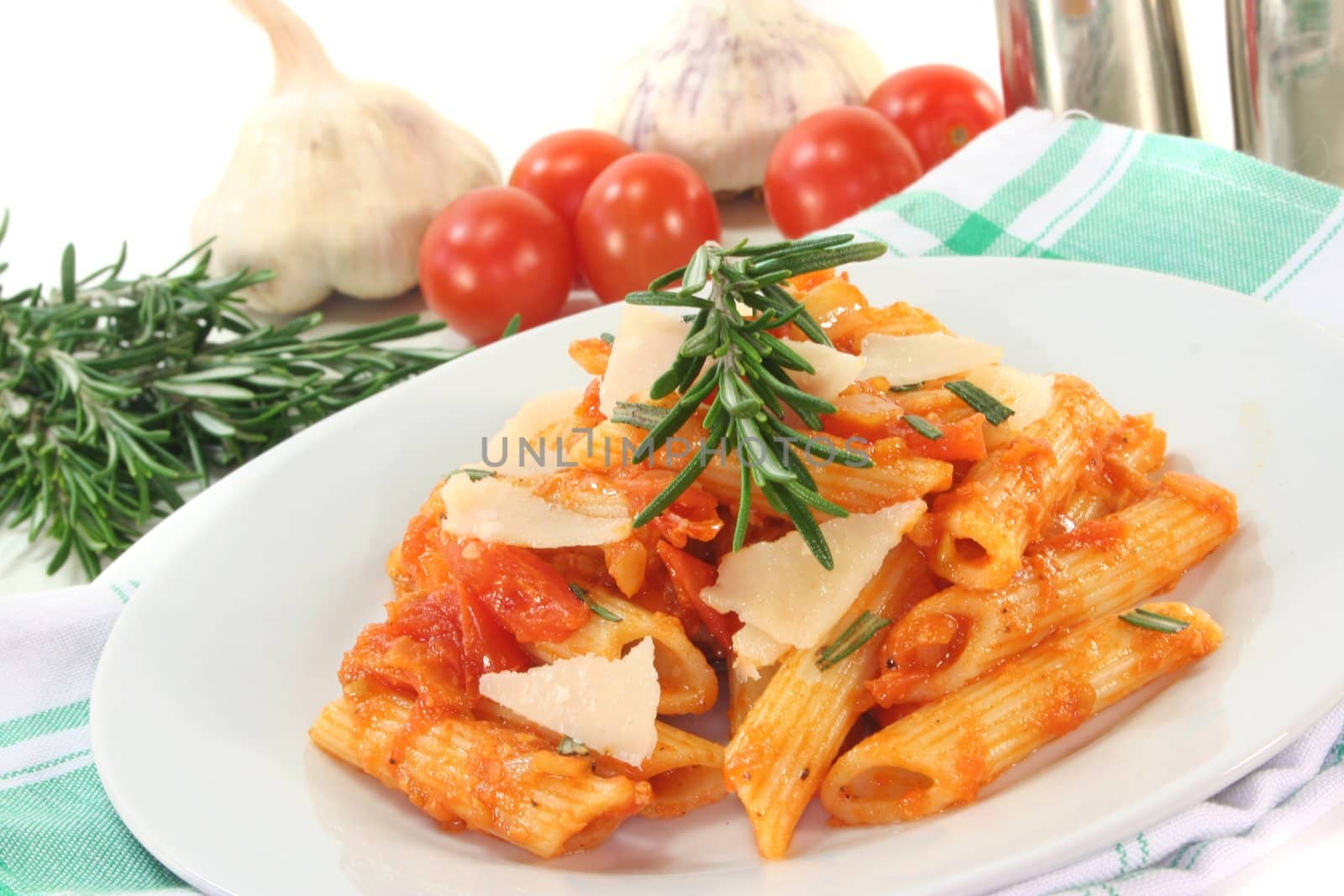 Penne with tomato sauce and Parmesan by discovery