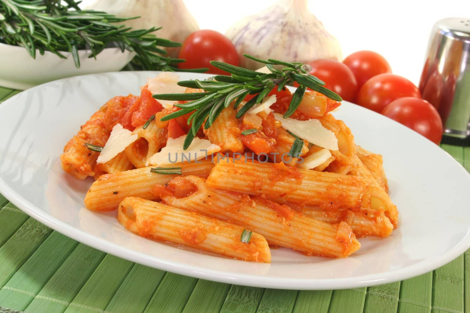 Penne with tomato sauce and Parmesan by discovery