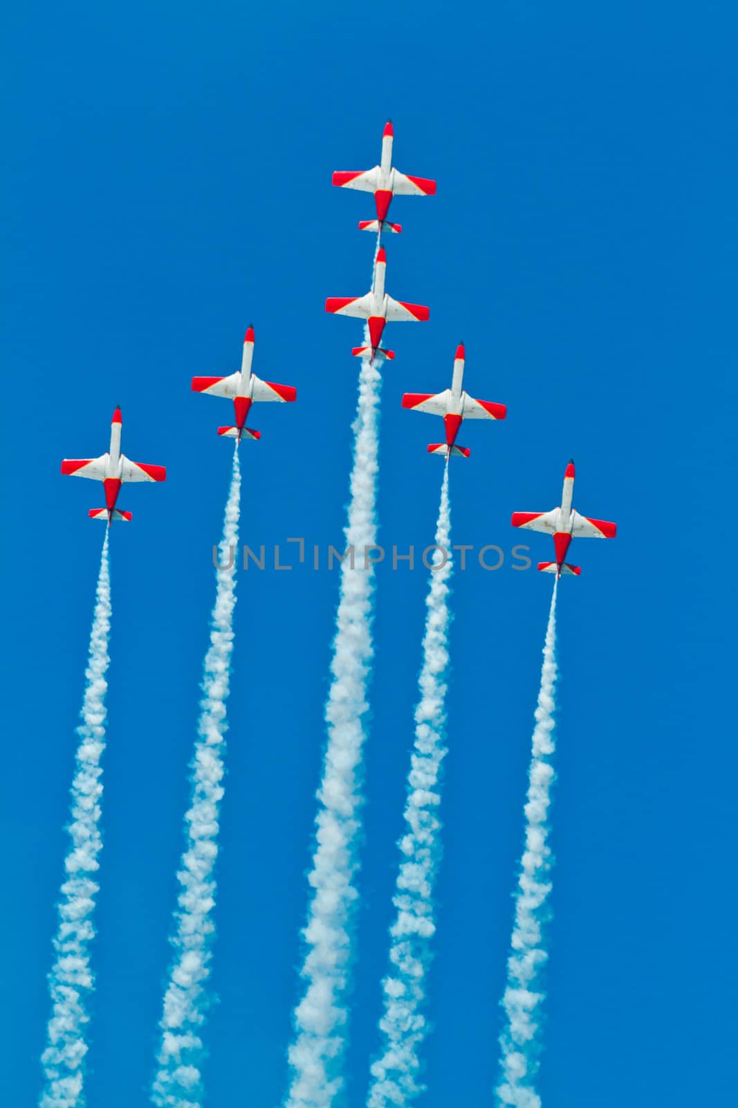 CADIZ, SPAIN-SEP 9: Aircrafts of the Patrulla Aguila taking part in a test on the 4th airshow of Cadiz on Sep 9, 2011, in Cadiz, Spain