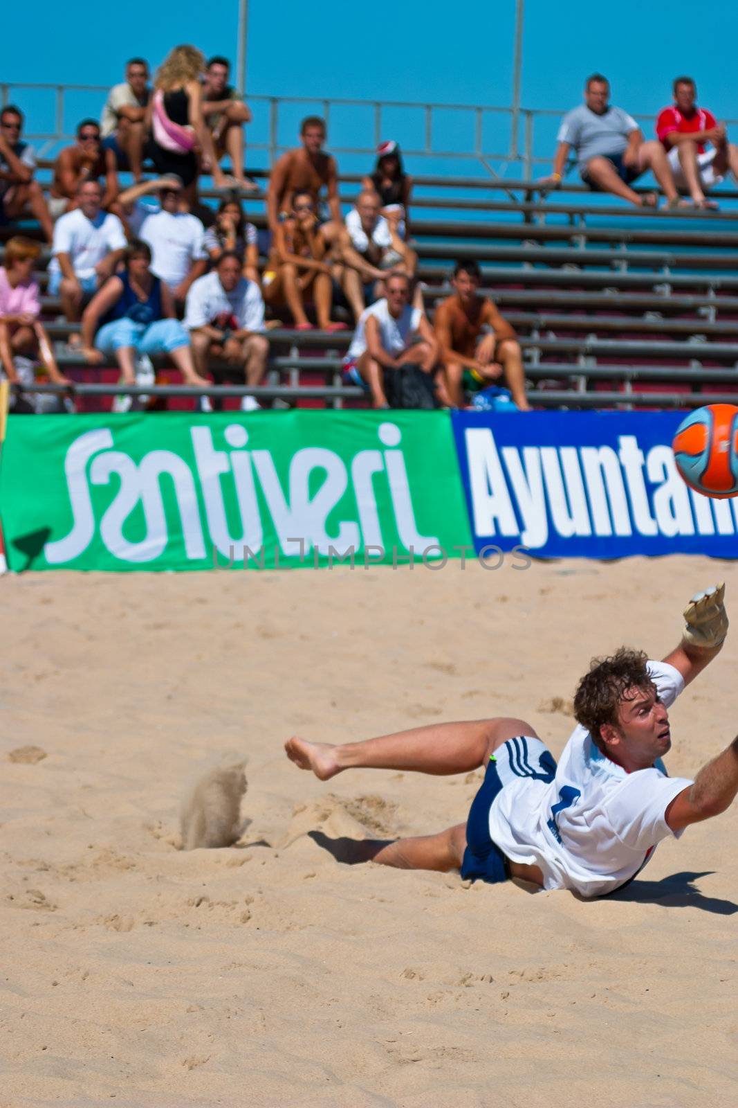 CADIZ, SPAIN -  JUL 30:  Unknown goalkeeper of the team of Gijon playing the Spanish Championship of Beach Soccer on Jul 30, 2005 on the beach of La Victoria in Cadiz, Spain