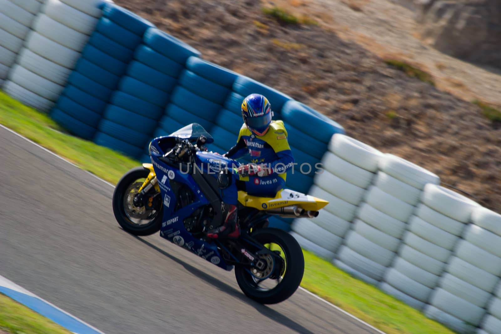 JEREZ DE LA FRONTERA, SPAIN - SEP 03: Pilot of motorcycling of Formula Extreme in the Spanish championship of velocity (CEV) on Sep 03, 2005, in racetrack of velocity of Jerez de la Frontera