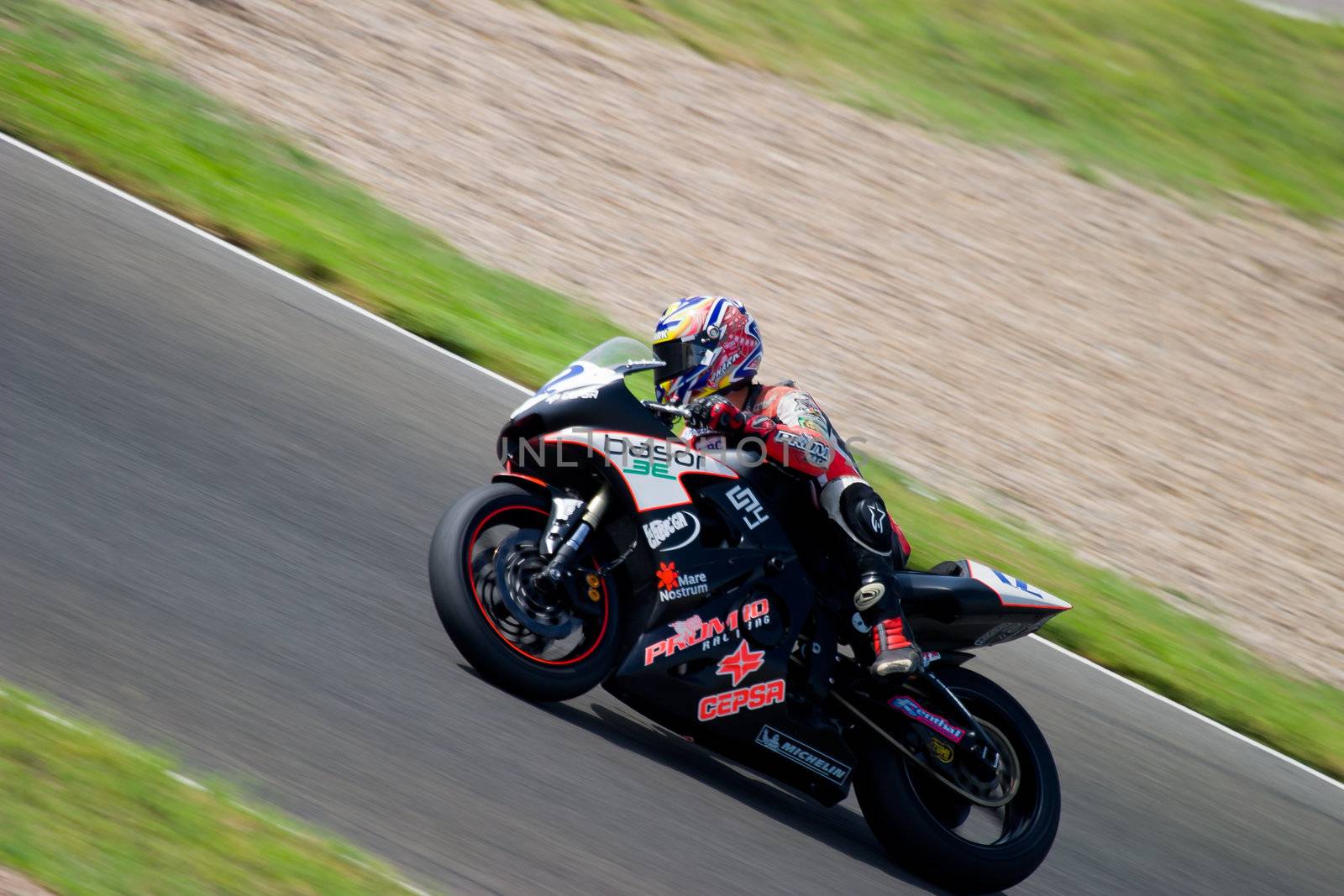 JEREZ DE LA FRONTERA, SPAIN - SEP 03: Pilot of motorcycling of Supersport in the Spanish championship of velocity (CEV) on Sep 03, 2005, in racetrack of velocity of Jerez de la Frontera