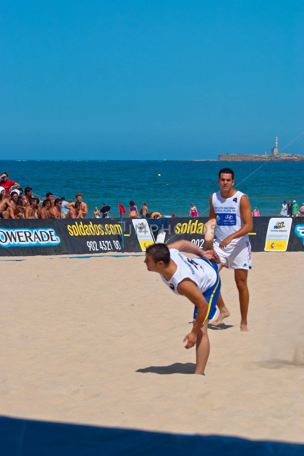 CADIZ, SPAIN -  JUL 22:  Unknown players of unknown team playing the Spanish Championship of Beach Soccer on Jul 22, 2006 on the beach of La Victoria in Cadiz, Spain