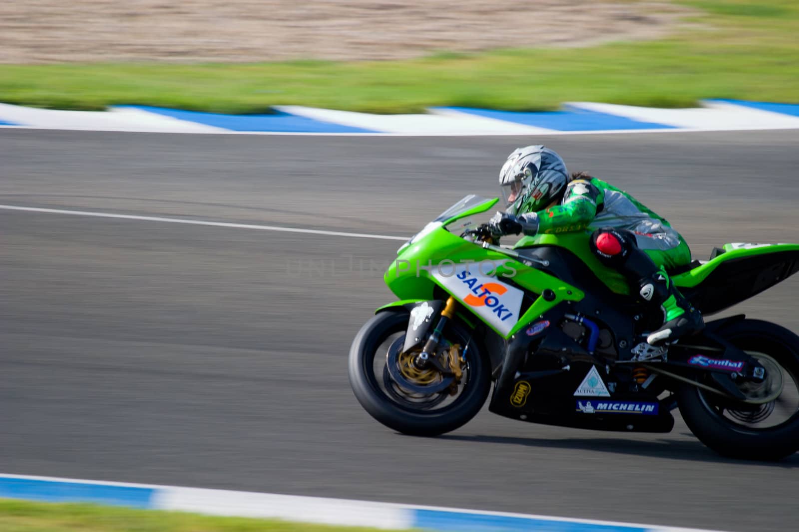 JEREZ DE LA FRONTERA, SPAIN - SEP 03: Pilot of motorcycling of Formula Extreme in the Spanish championship of velocity (CEV) on Sep 03, 2005, in racetrack of velocity of Jerez de la Frontera