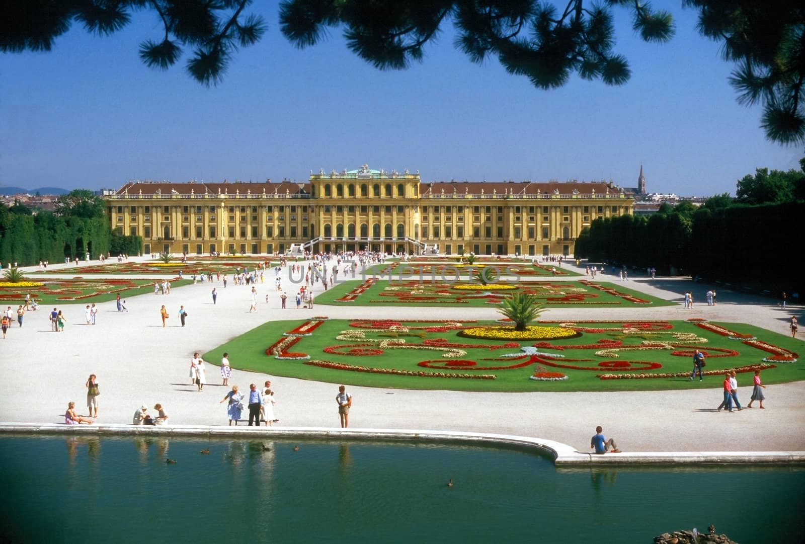 Schonbrunn Palace by jol66