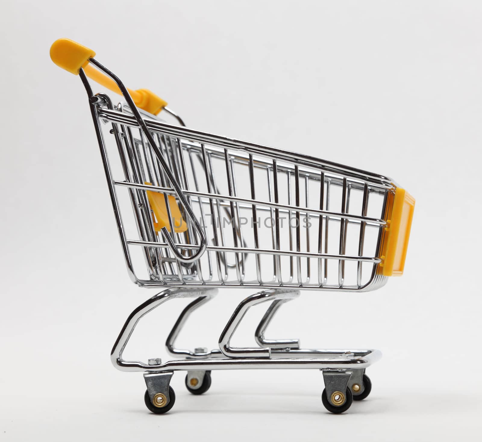 Image of an empty shopping cart against a white background
