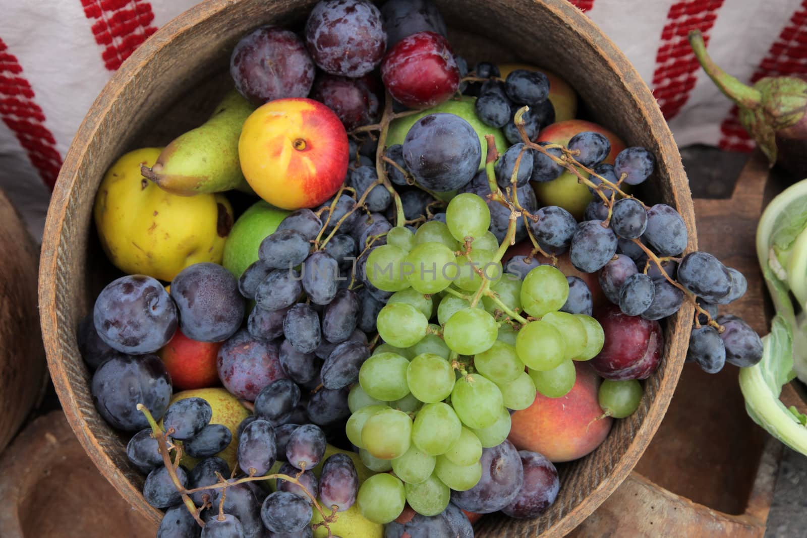 Ripe apples and bunch of grapes