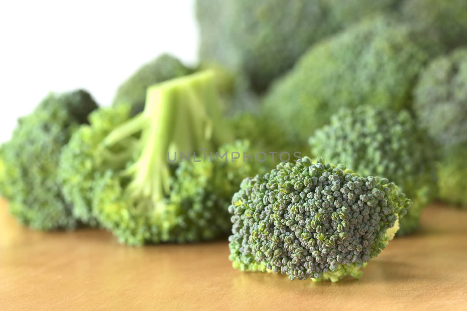 Fresh raw broccoli floret with more broccoli in the back (Selective Focus, Focus on the front of the broccoli)