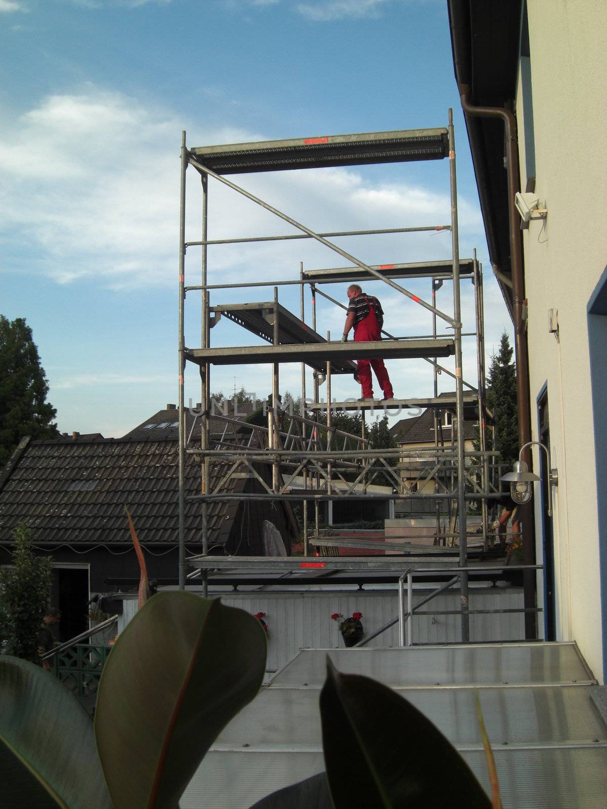 work on scaffolding, dangerous structure by Gabriele