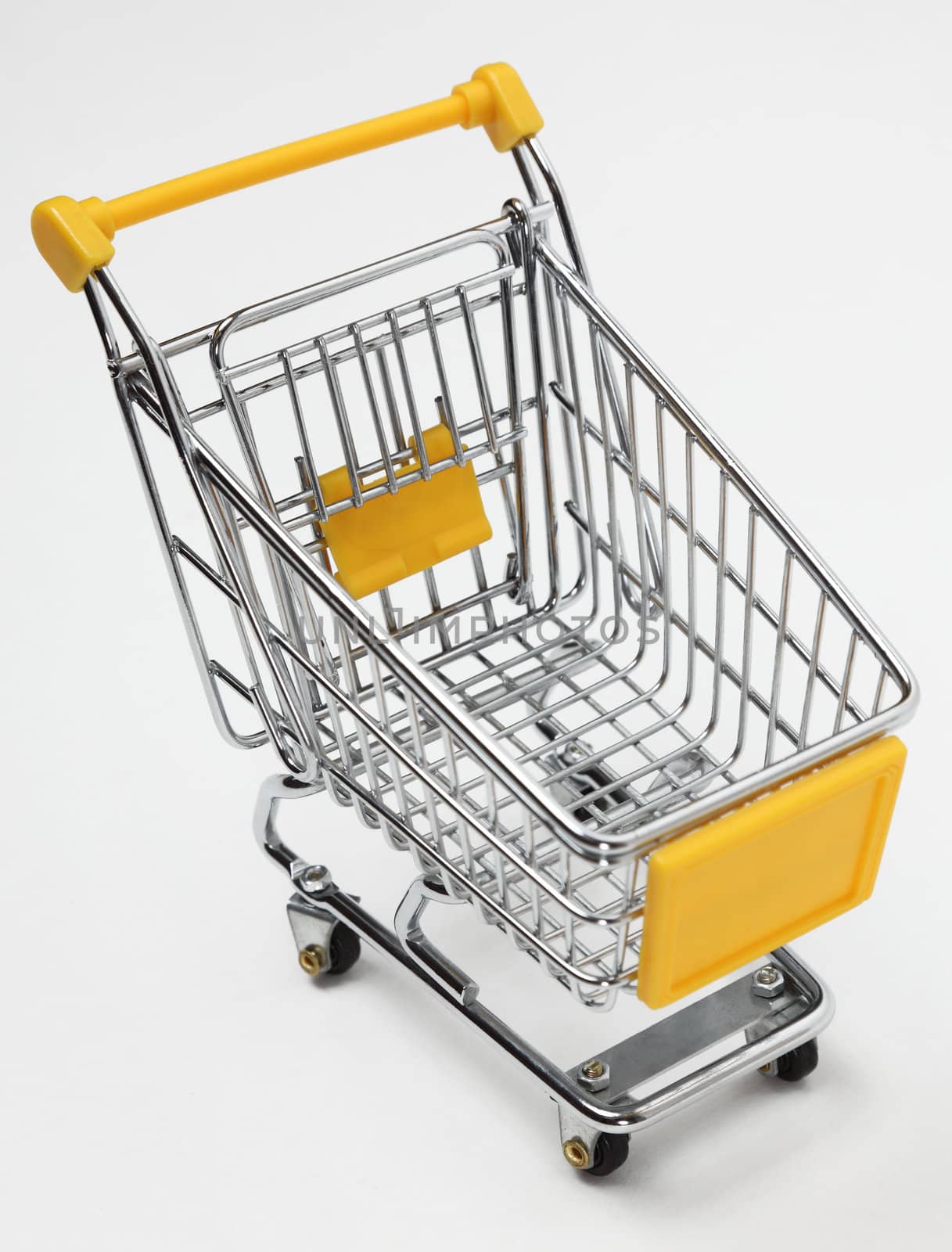 Image of an empty shopping cart against a white background