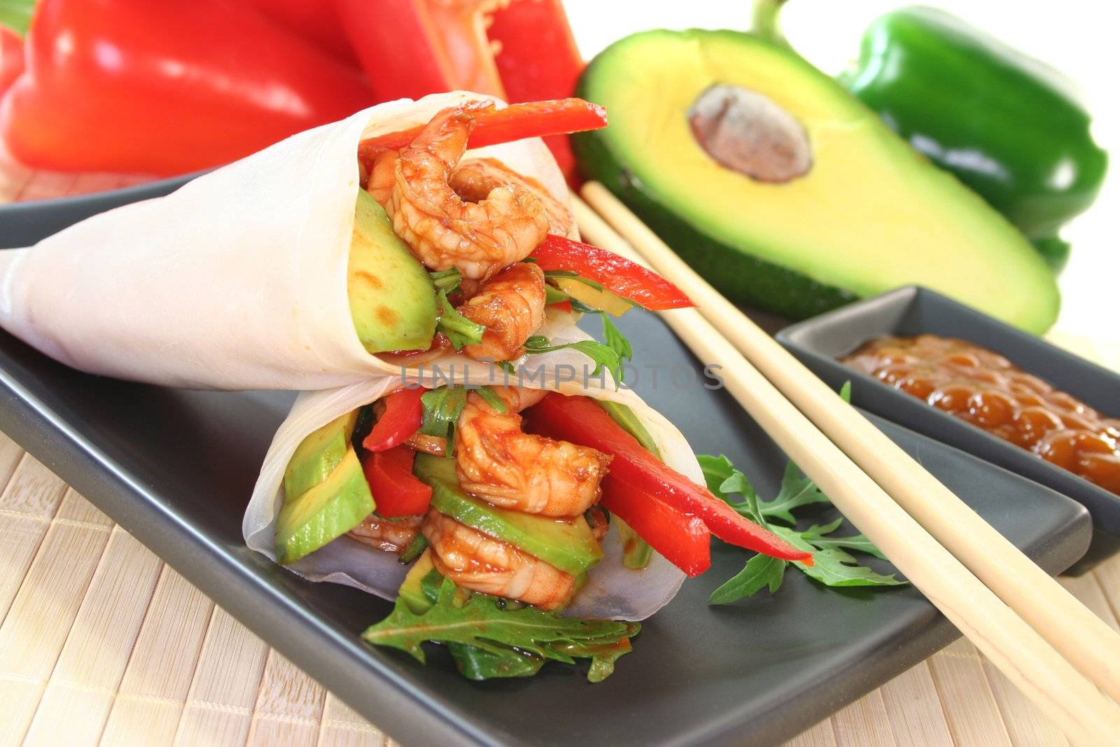 Asian Wrap with king prawns, avocado, red peppers and arugula