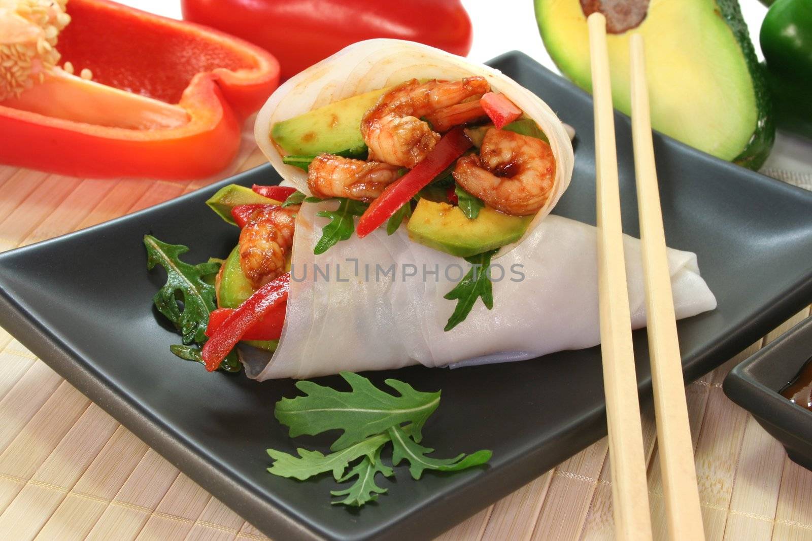 Asian Wrap with king prawns, avocado, red peppers and arugula