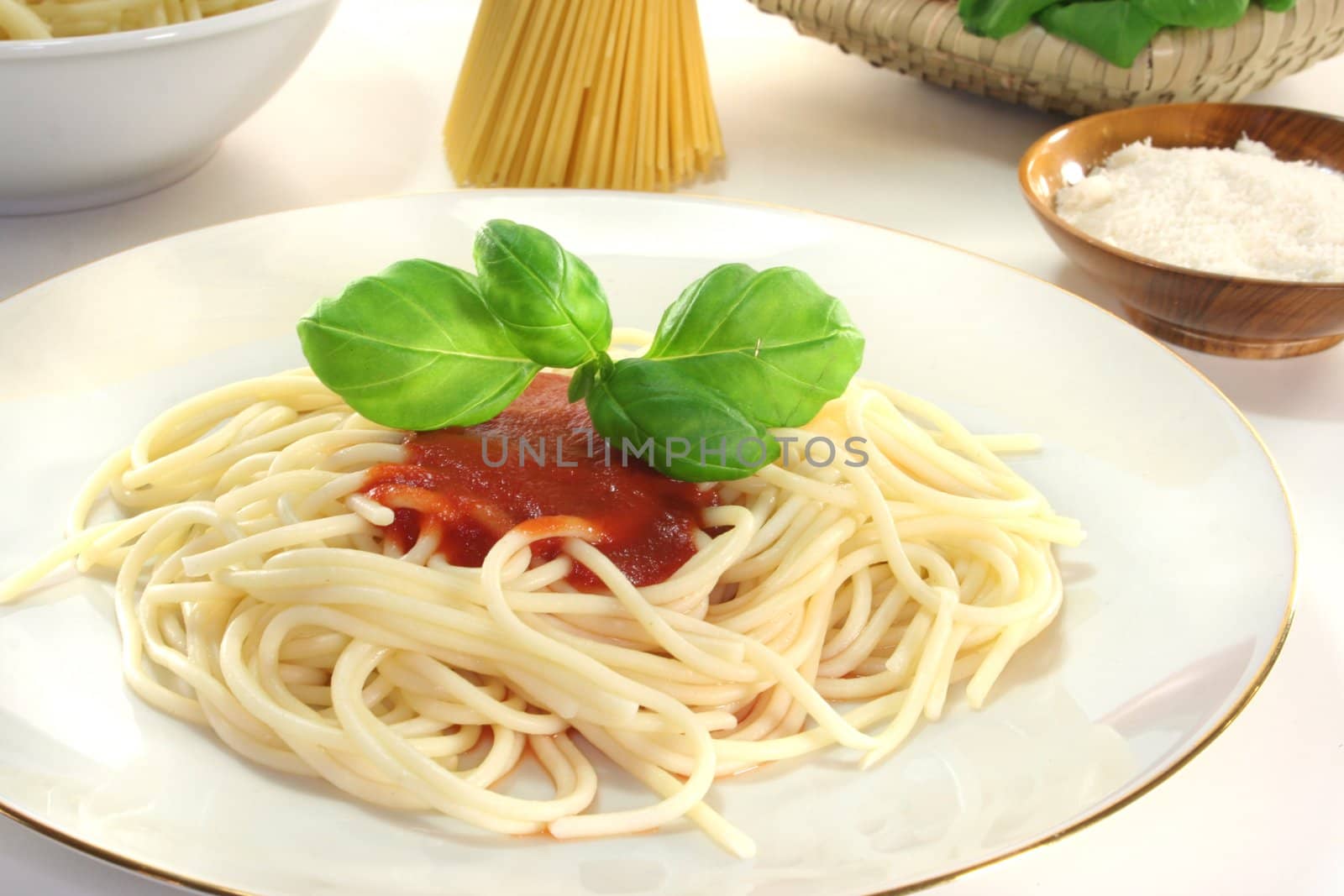 Spaghetti with tomato sauce by discovery