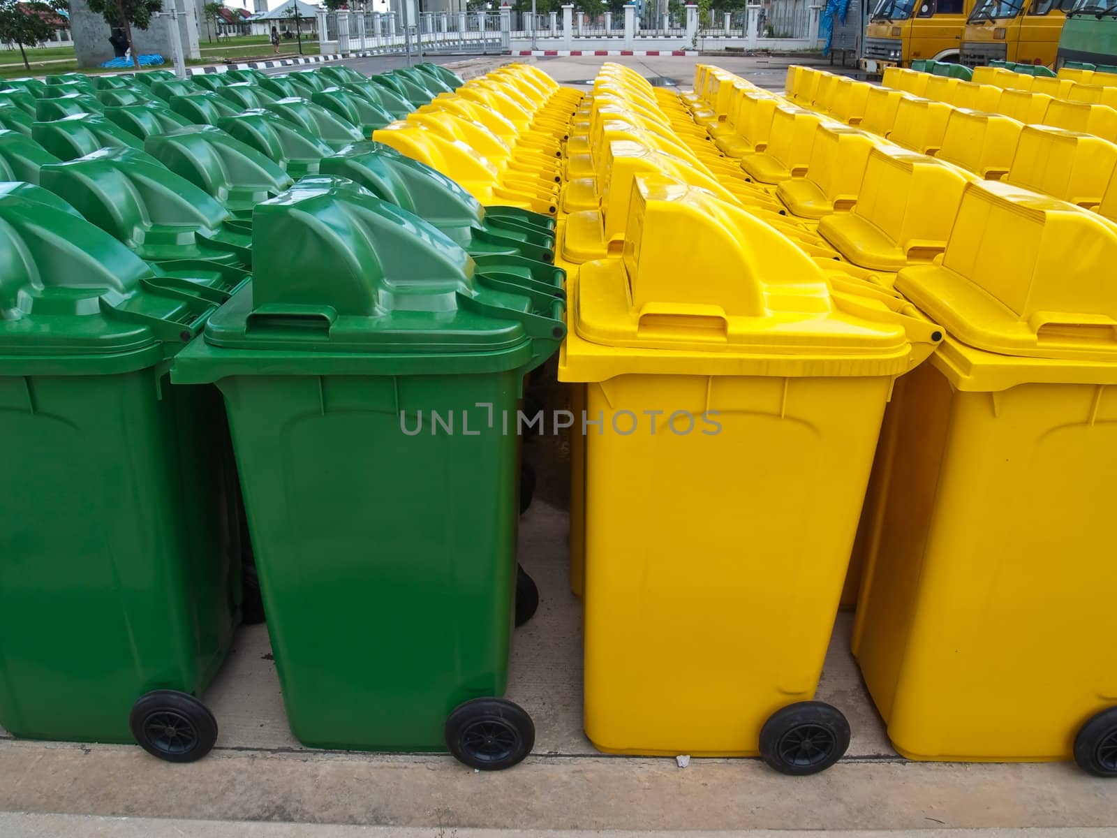 A lot of new usable public bin