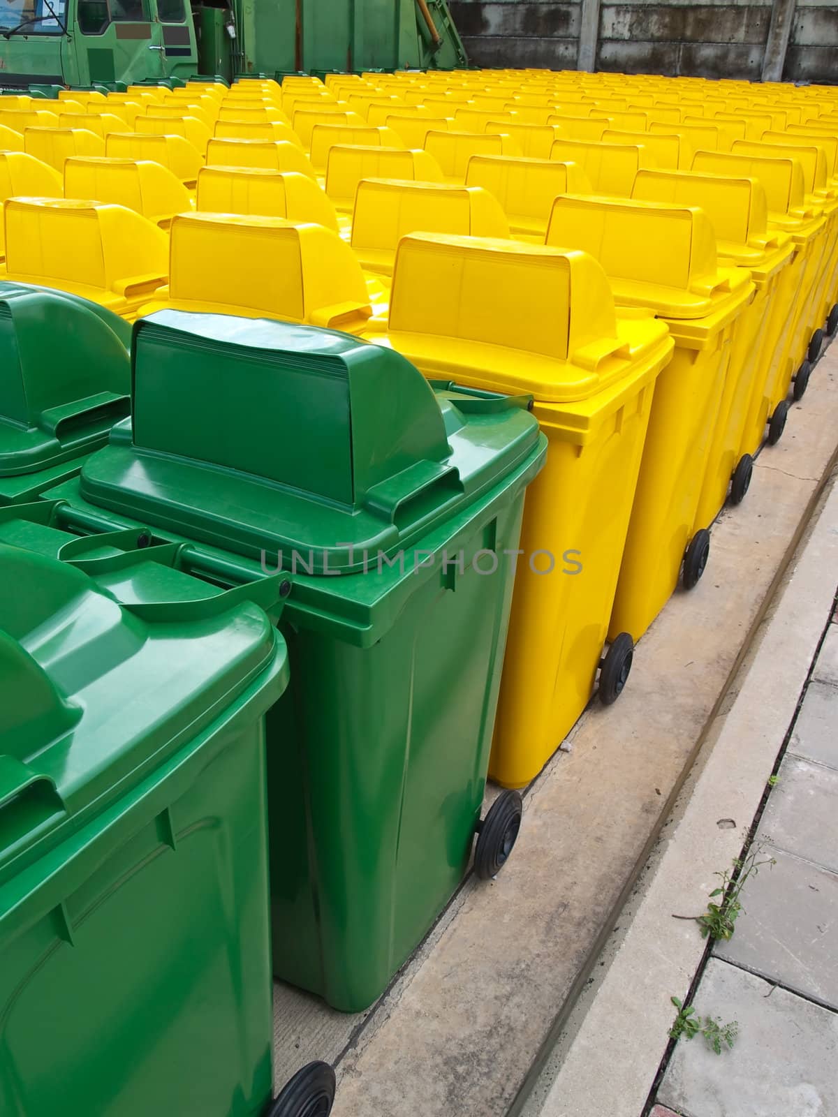 A lot of new usable public bin