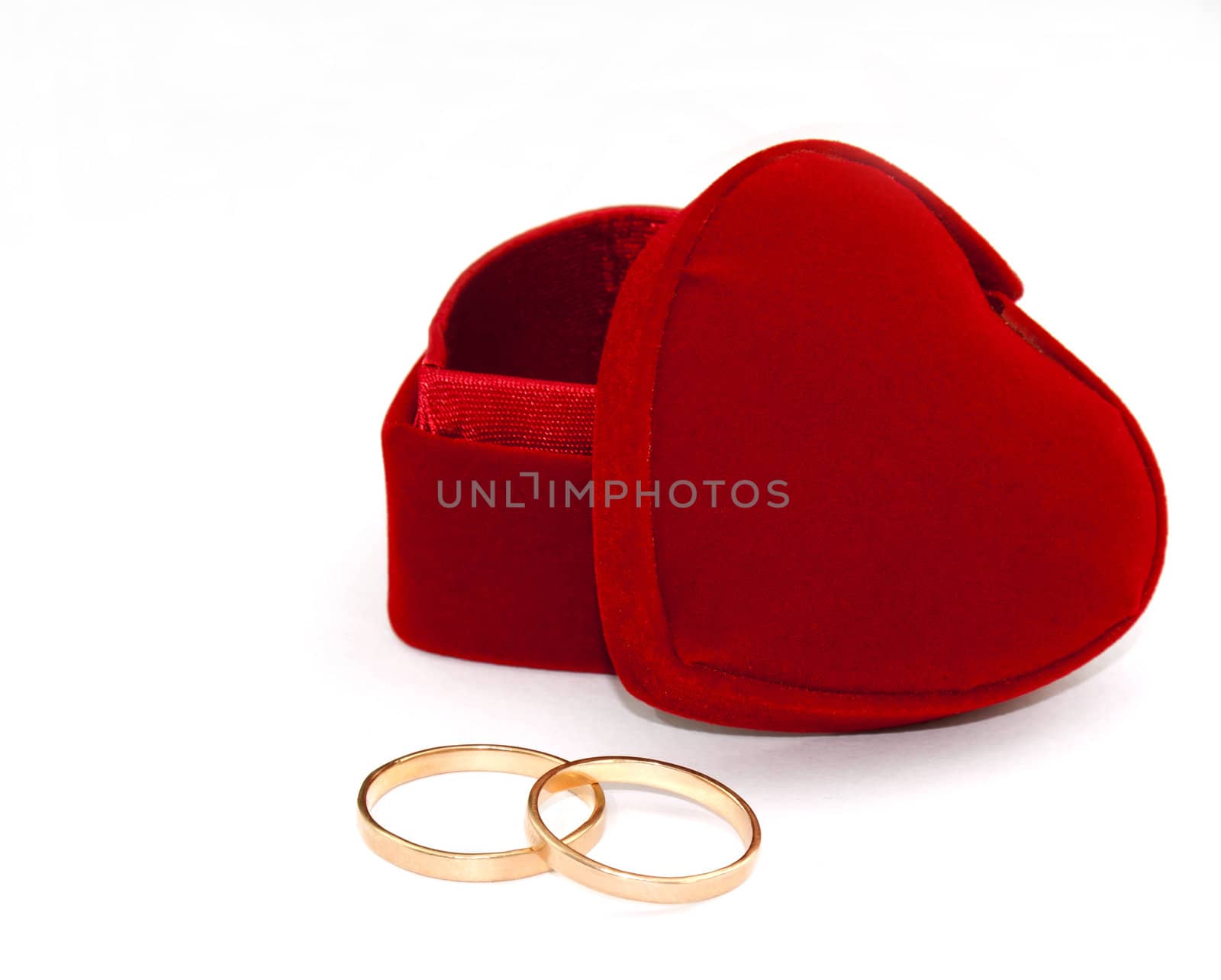Two rings and heart shaped red box by AndreyKr