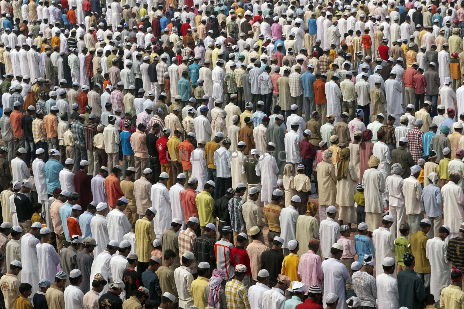 Worshipers gather in front of the mosque at the Taj Mahal to celebrate the Muslim festival of Eid ul-Fitr in Agra, Uttar Pradesh, India