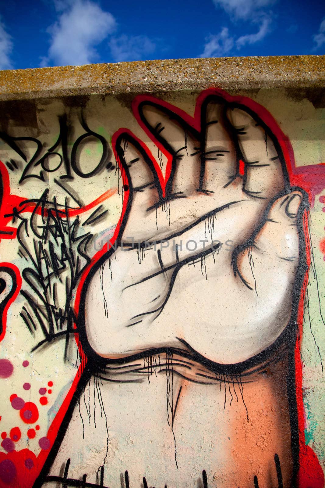 Sample of a kind of urban culture that comes true on the basis of painting the walls with spray and that commonly  is called Graffiti