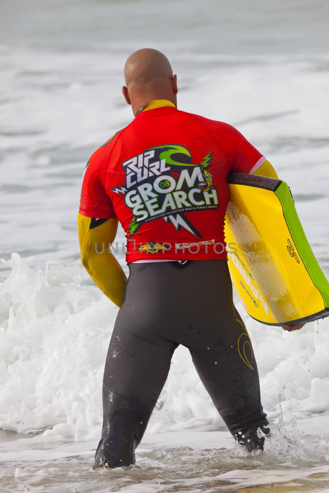 SAN FERNANDO, CADIZ, SPAIN - FEB 19: Unknown bodyboader going to the water on the 2nd championship of Surf and BodyBoard Impoxibol on Feb 19,2011 on the beach of Camposoto of San Fernando, Cadiz, Spain