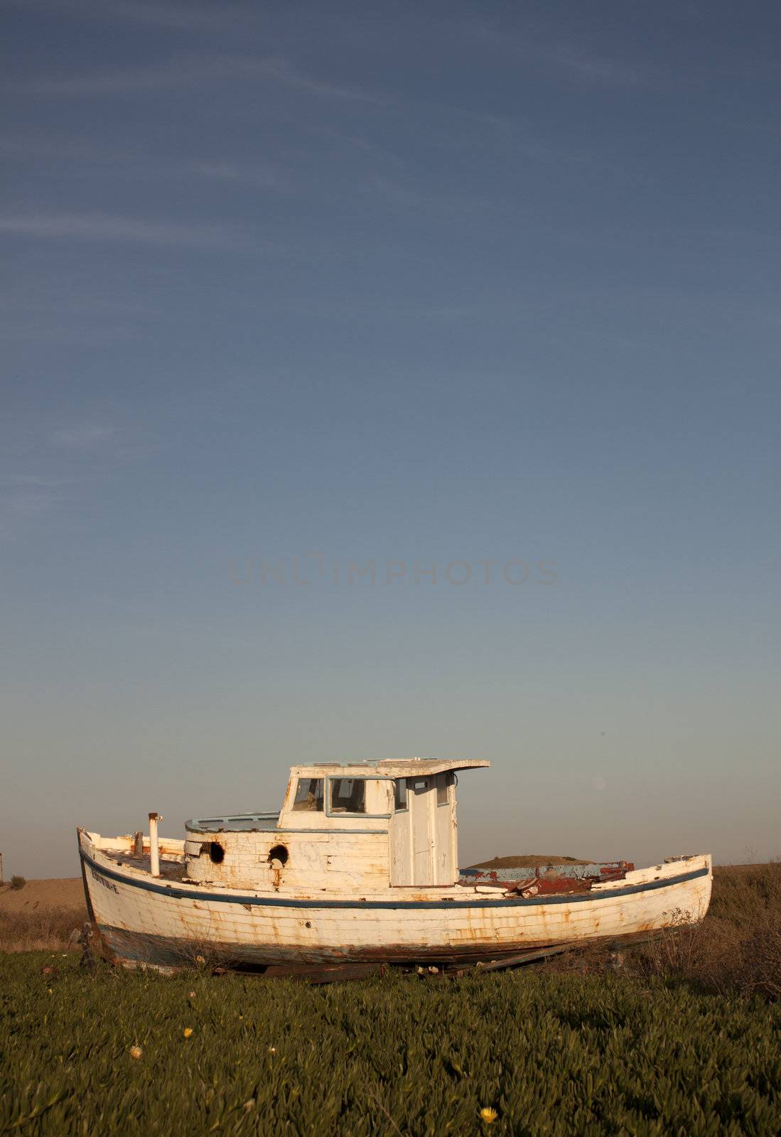 Wrecked boat on the beach by jeremywhat