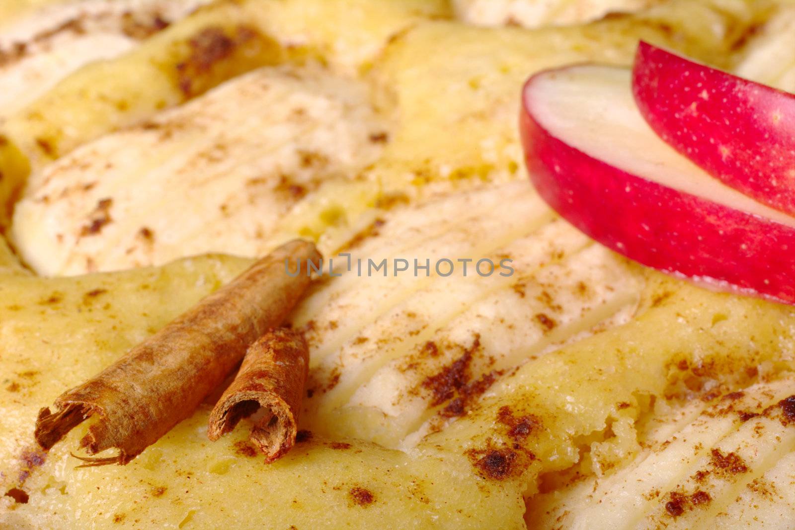 Cinnamon sticks on applecake with apple slices