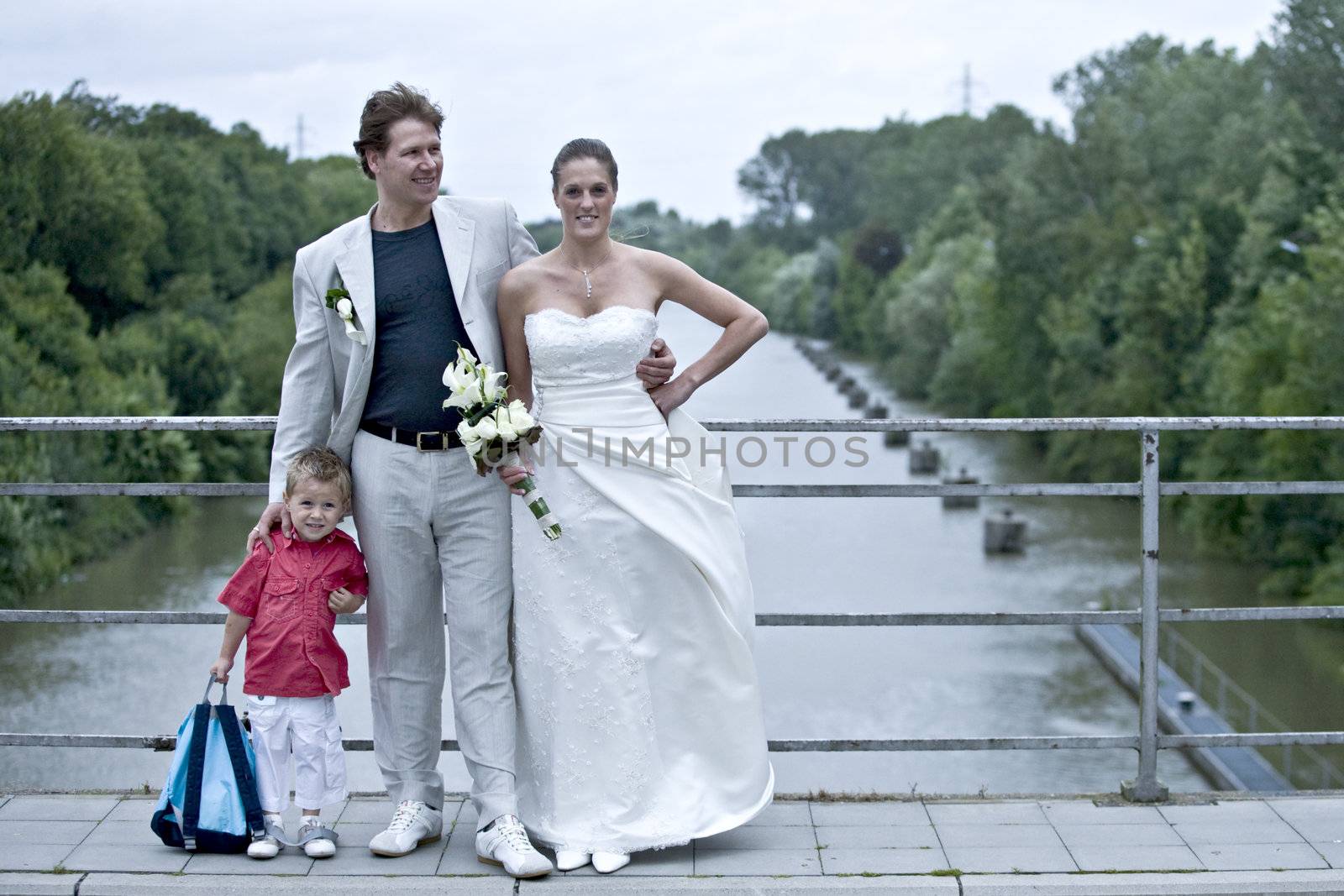 Wedding couple posing on a bridge by DNFStyle