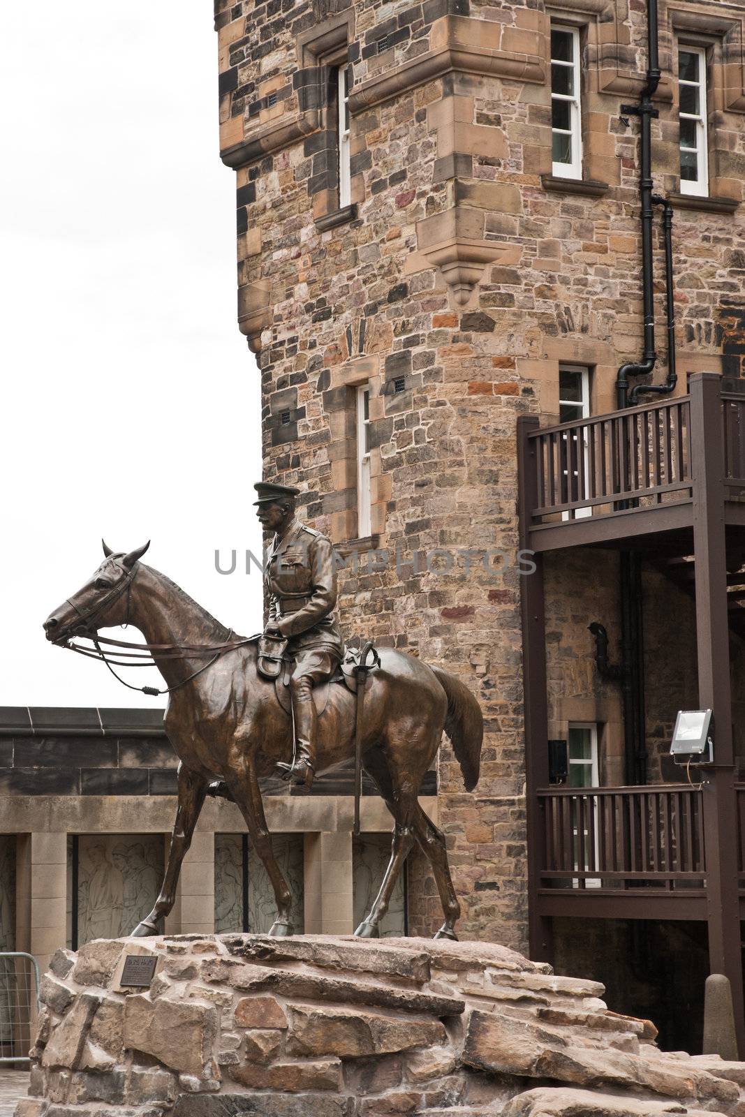 Edimburgh Castle, equestrian statue of National war museum by fabriziopiria