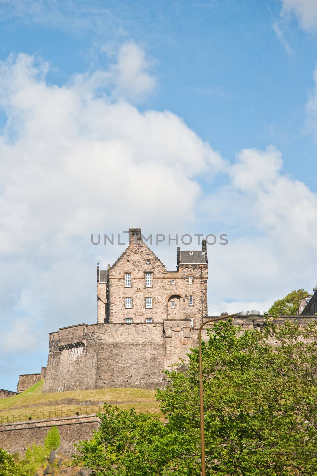 Edimburgh Castle by fabriziopiria