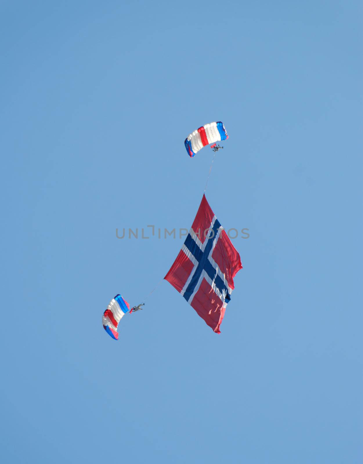 Huge Norwegian flag, carried by two skydivers. This is the same flag as the one used during Olympic games opening in Lillehamer, Norway.
