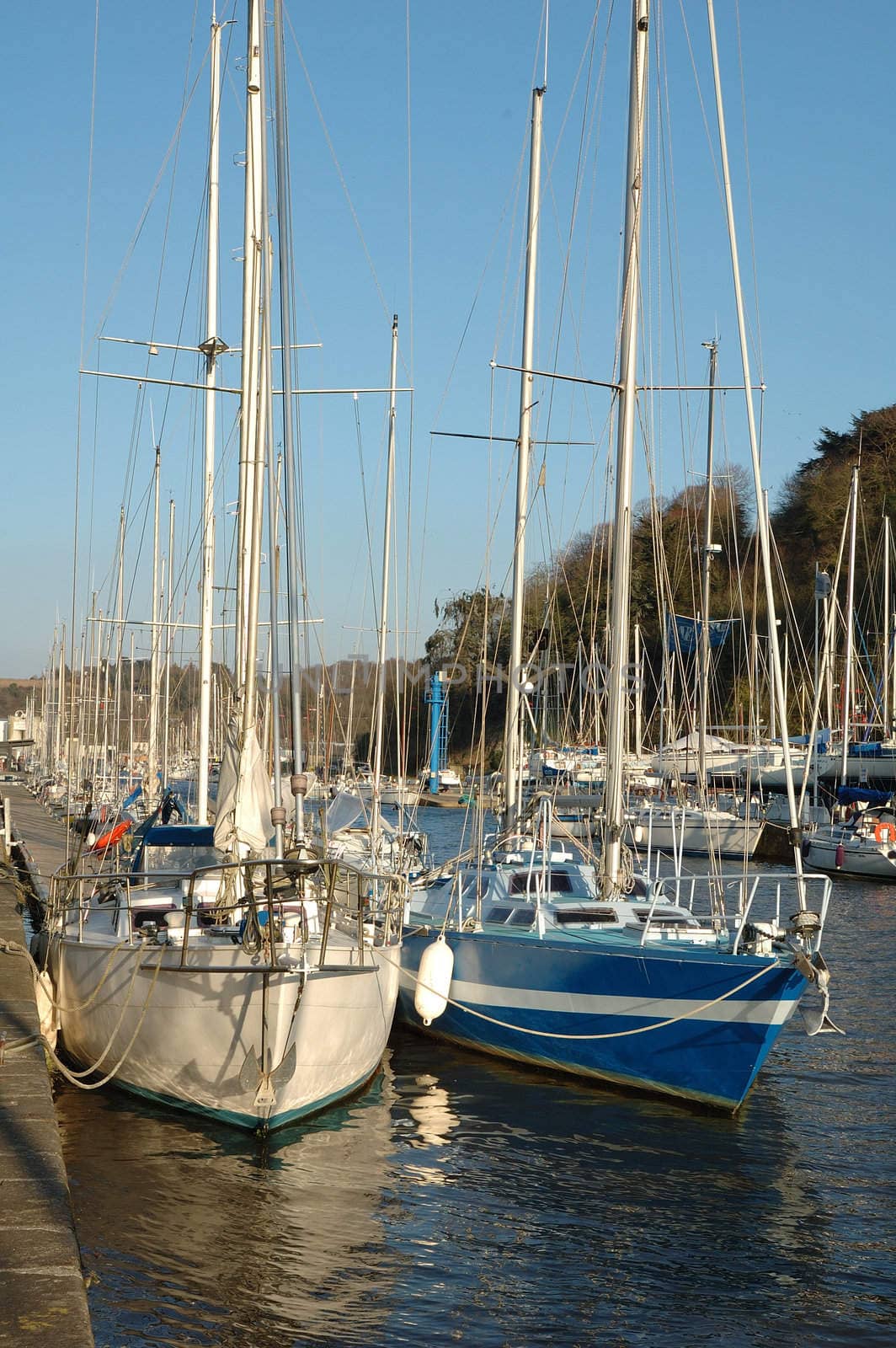 Harbor in Brittany by BZH22