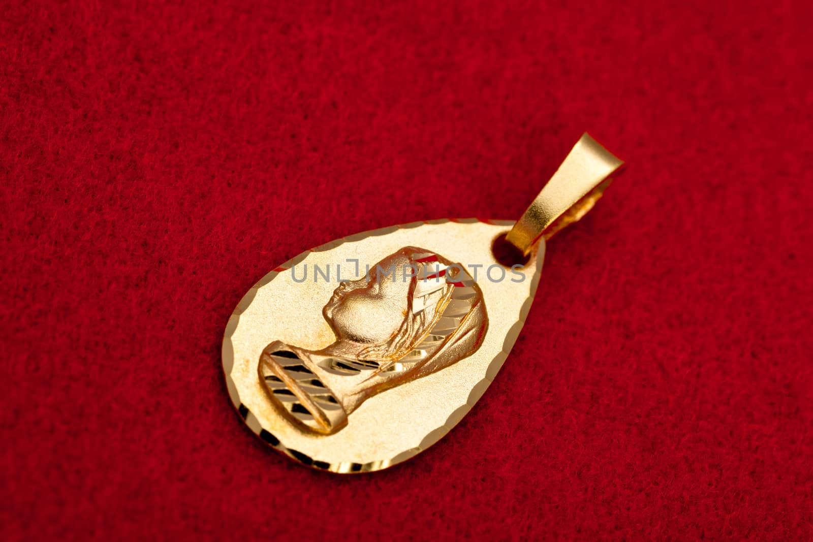 Precious gold pendant of the virgin girl, ideal to give  as a present for the young persons in the first communion