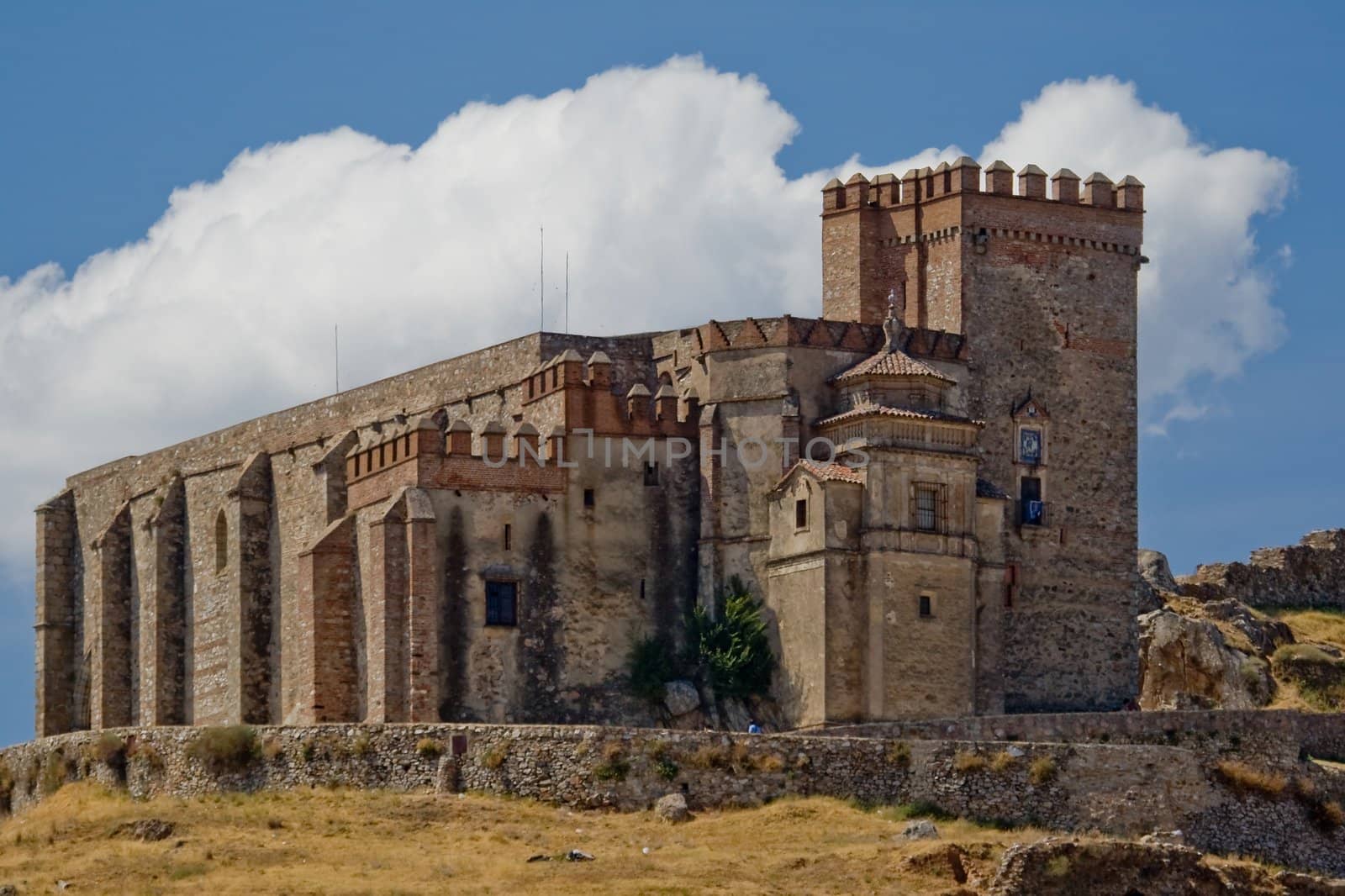 Castle that raise Aracena's city, placed in the mountain range of the same name.
