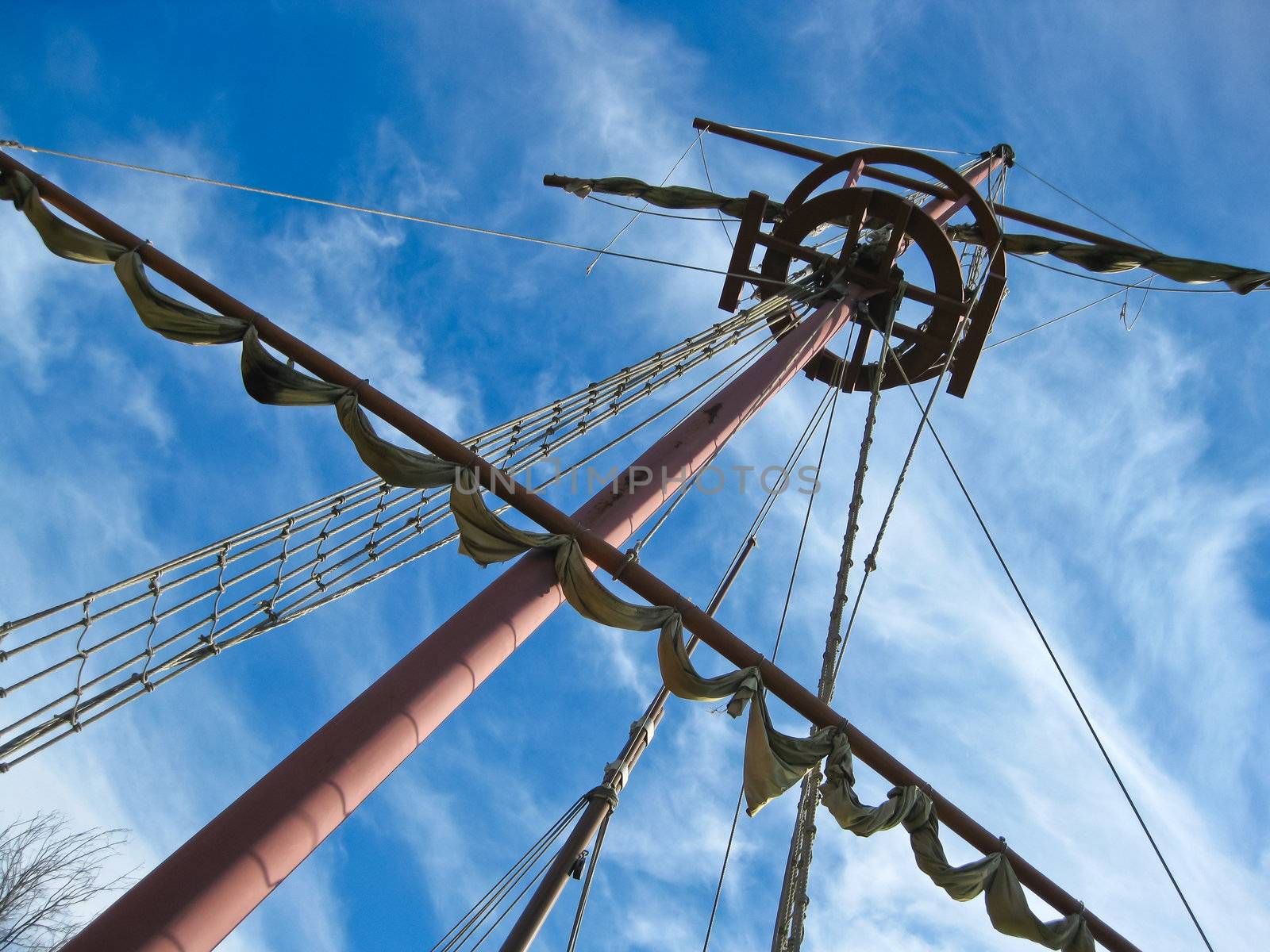 Mainmast of a Spanish galleon, with his scales and sails