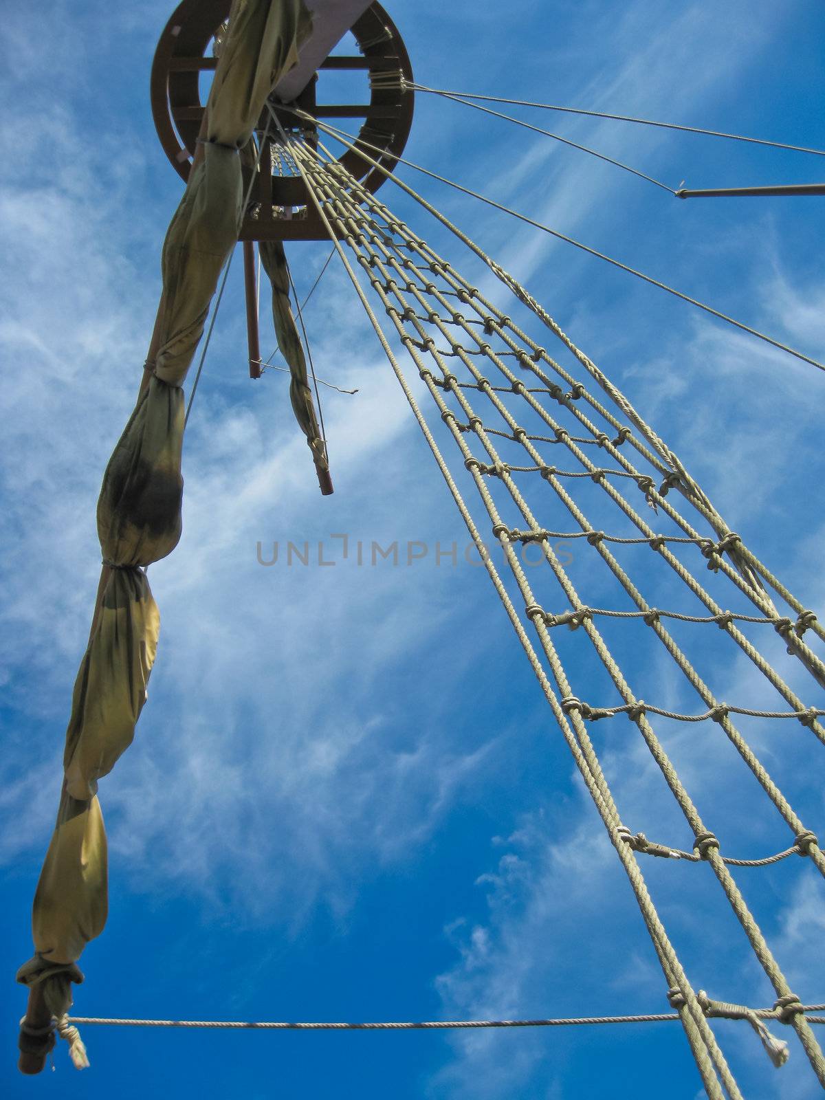 Mainmast of a Spanish galleon, with his scales and sails