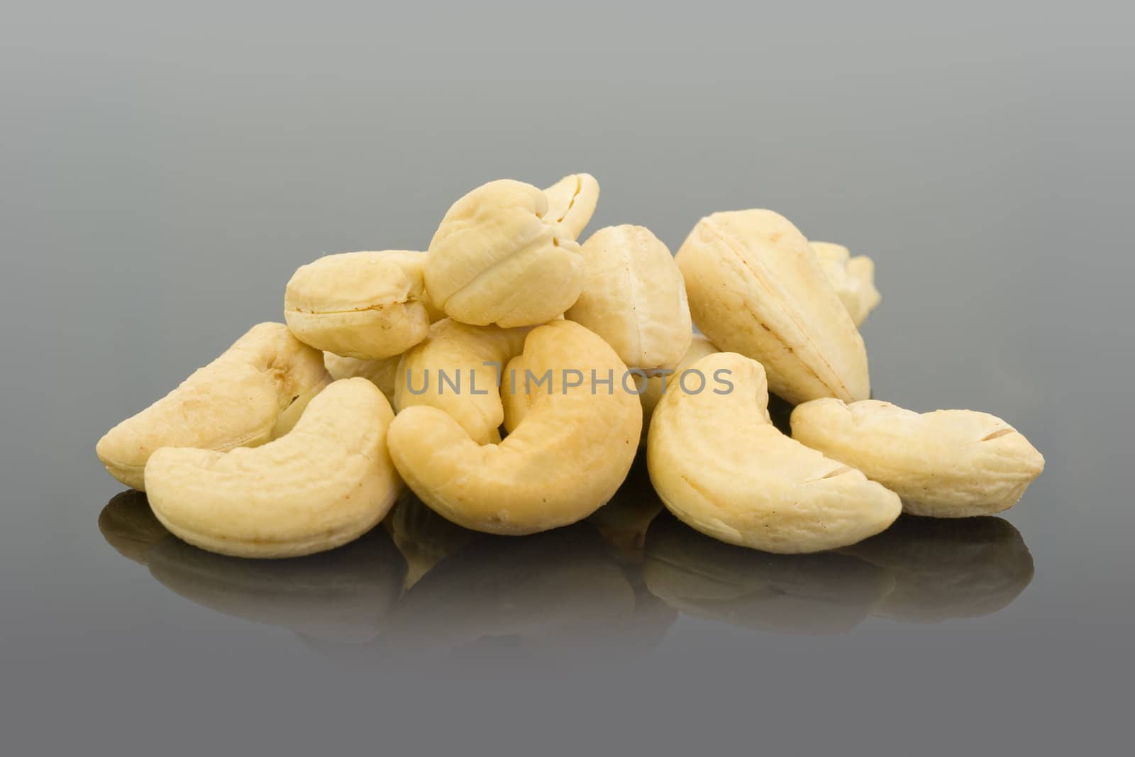 Cashews nuts by vtorous