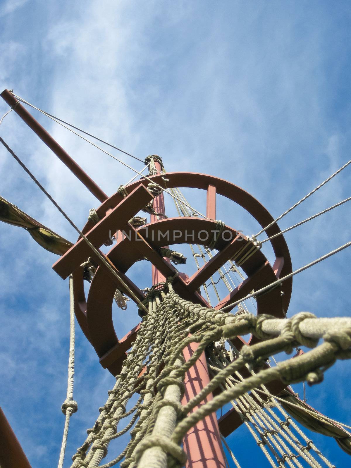 Mainmast of a Spanish galleon, with his scales and sails
