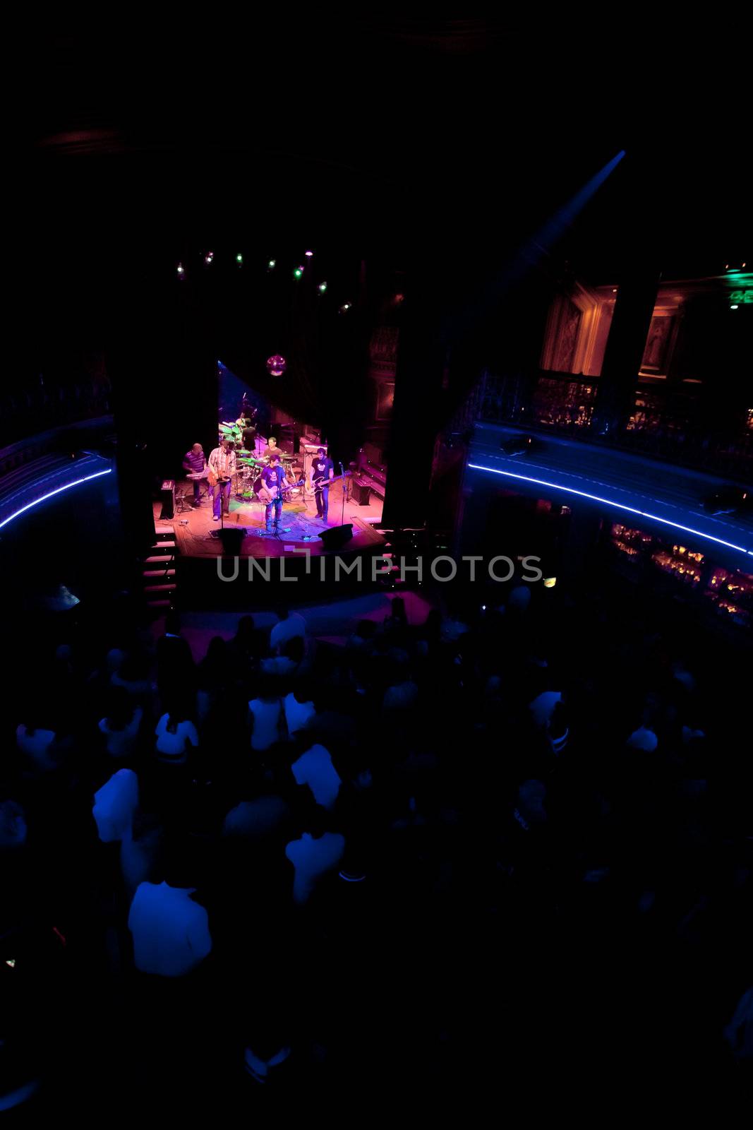 EL PUERTO DE SANTA MARIA, SPAIN - APR 24: Concert of the group of Indie Pop, Champagne on Apr 24, 2009, on the discotheque Mucho Teatro on El Puerto de Santa Maria, Cadiz, Spain