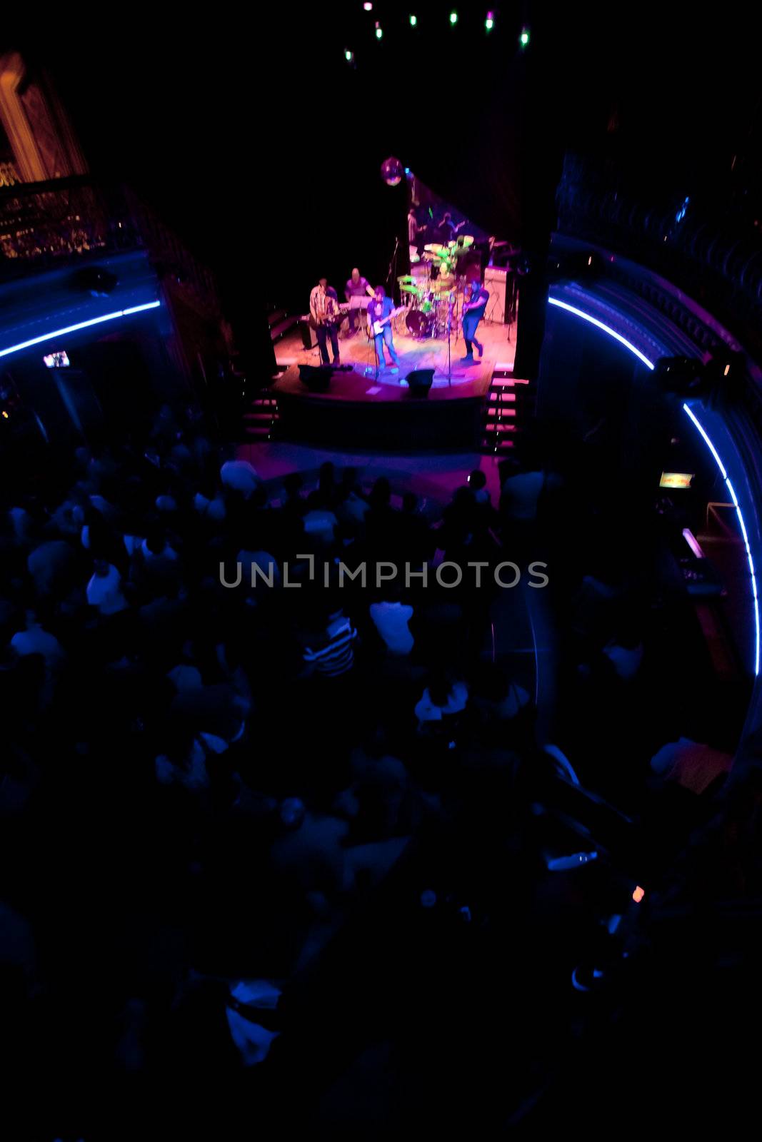 EL PUERTO DE SANTA MARIA, SPAIN - APR 24: Concert of the group of Indie Pop, Champagne on Apr 24, 2009, on the discotheque Mucho Teatro on El Puerto de Santa Maria, Cadiz, Spain
