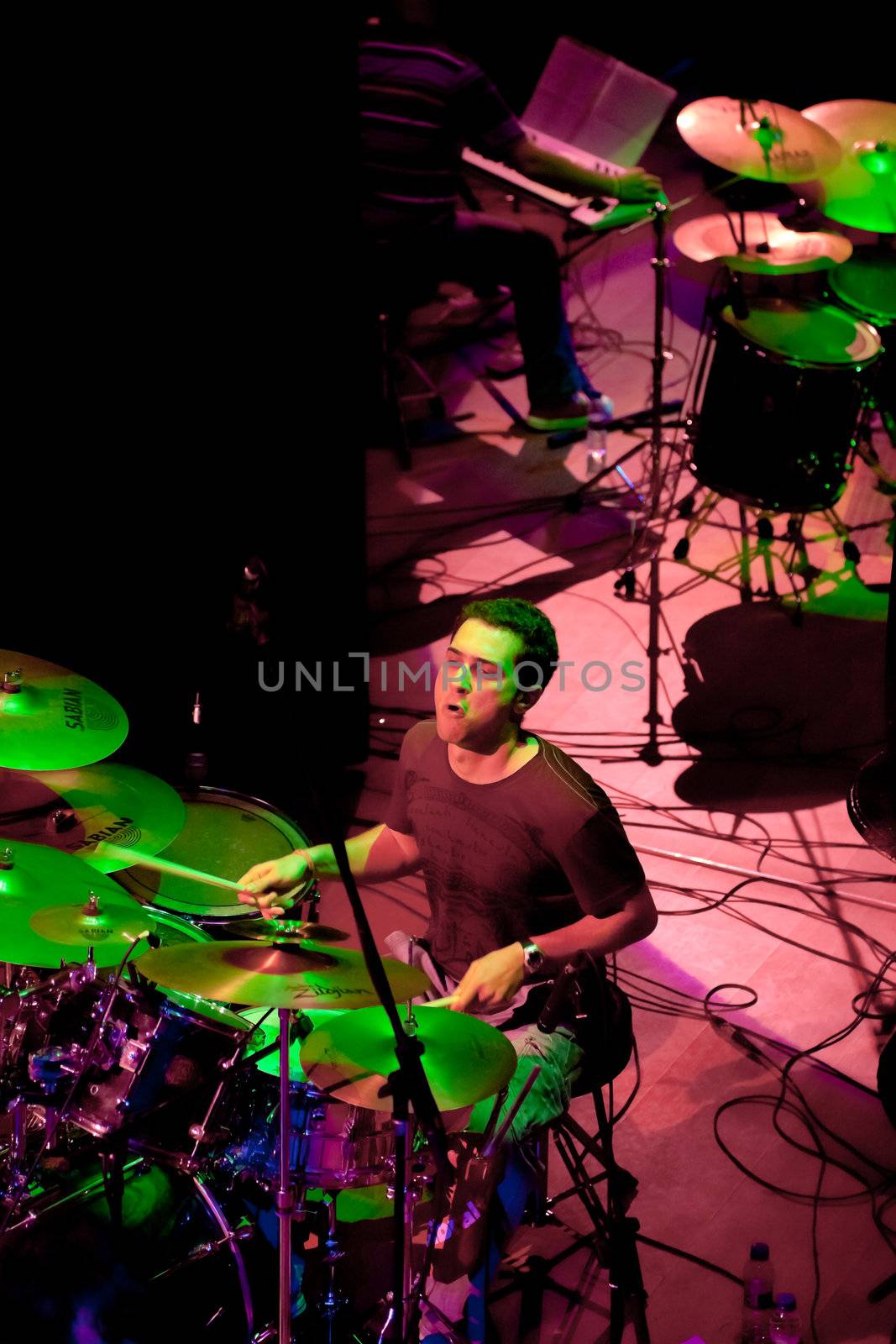 EL PUERTO DE SANTA MARIA, SPAIN - APR 24: Concert of the group of Indie Pop, Champagne on Apr 24, 2009, on the discotheque Mucho Teatro on El Puerto de Santa Maria, Cadiz, Spain