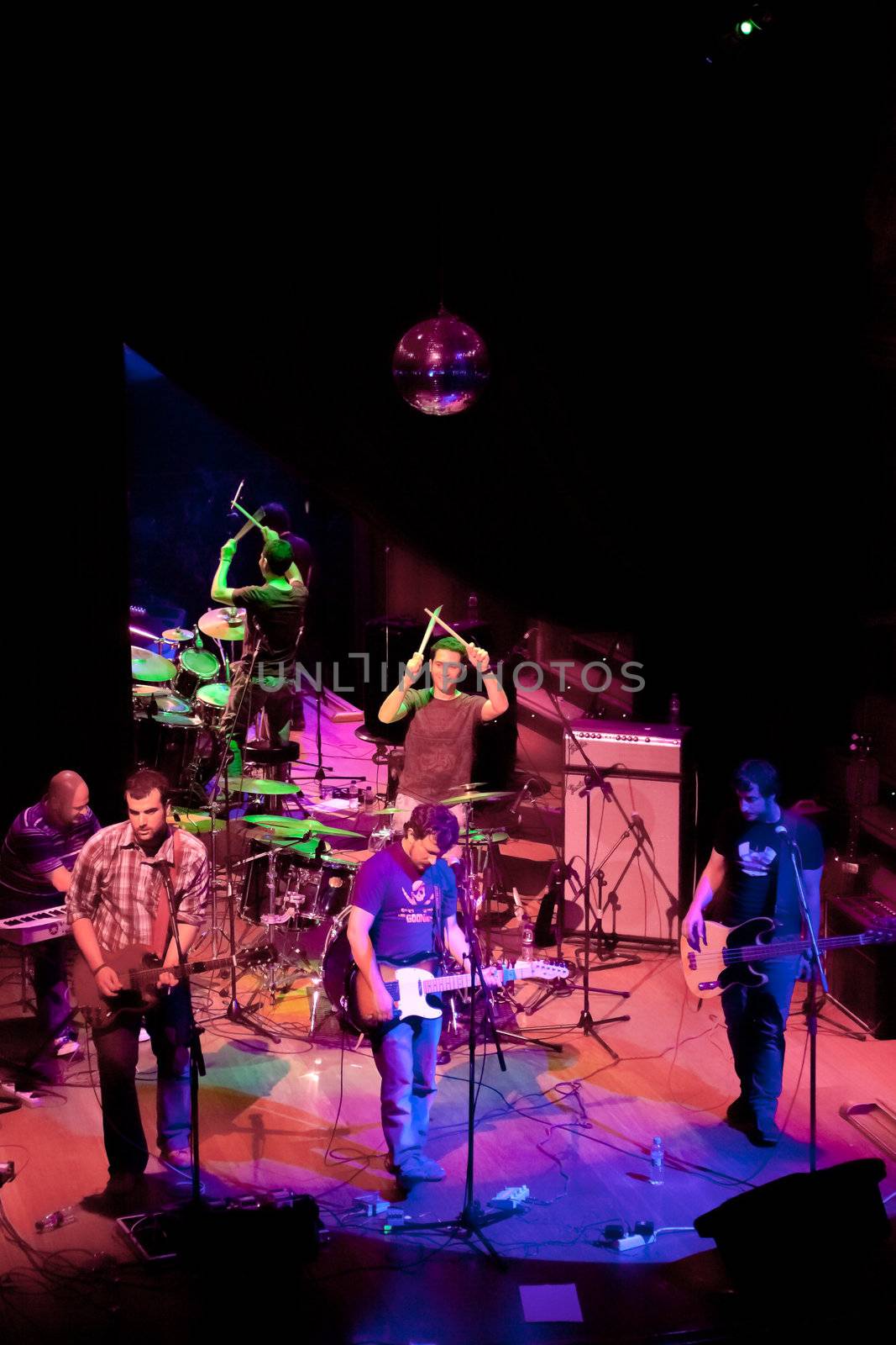 EL PUERTO DE SANTA MARIA, SPAIN - APR 24: Concert of the group of Indie Pop, Champagne on Apr 24, 2009, on the discotheque Mucho Teatro on El Puerto de Santa Maria, Cadiz, Spain
