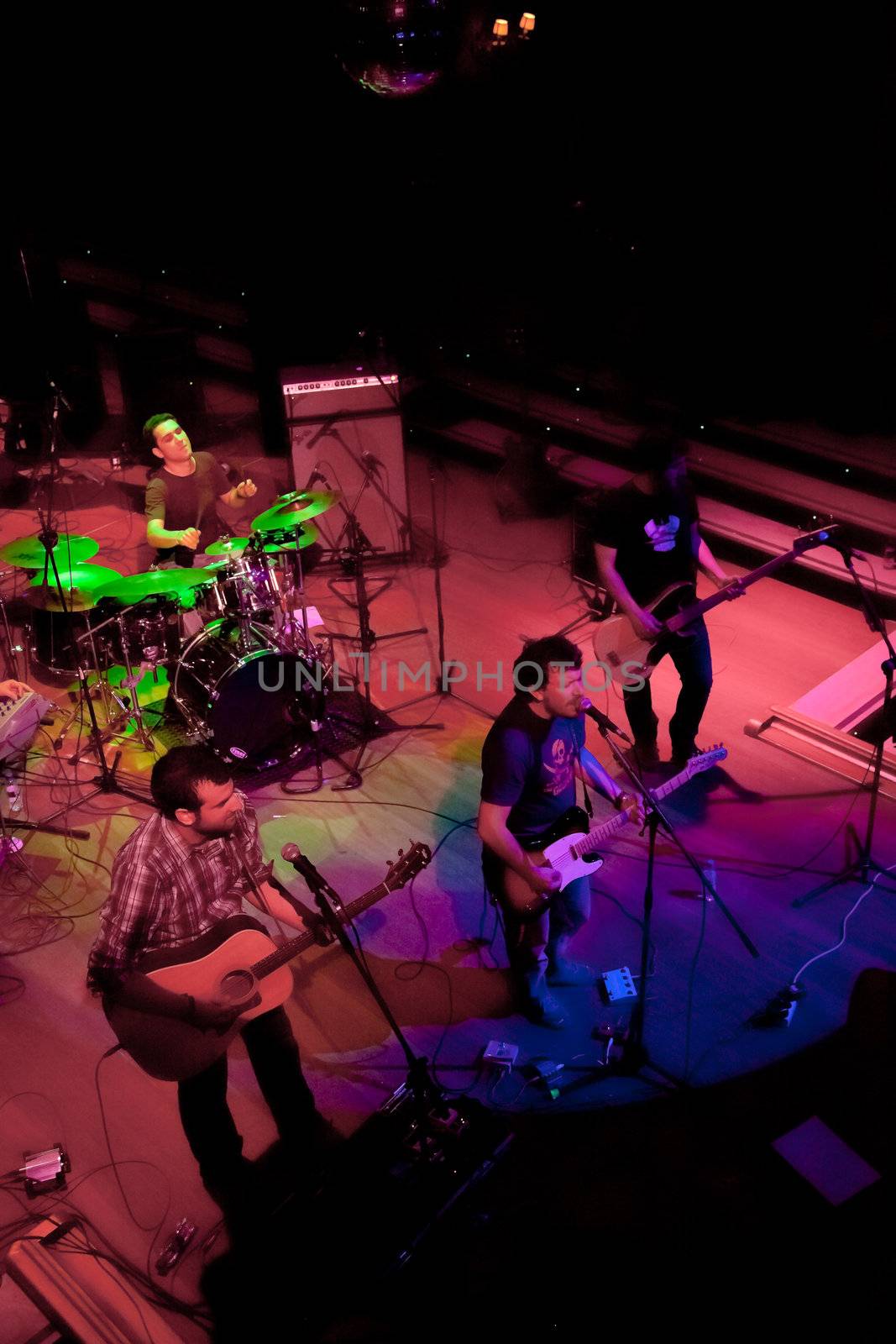 EL PUERTO DE SANTA MARIA, SPAIN - APR 24: Concert of the group of Indie Pop, Champagne on Apr 24, 2009, on the discotheque Mucho Teatro on El Puerto de Santa Maria, Cadiz, Spain