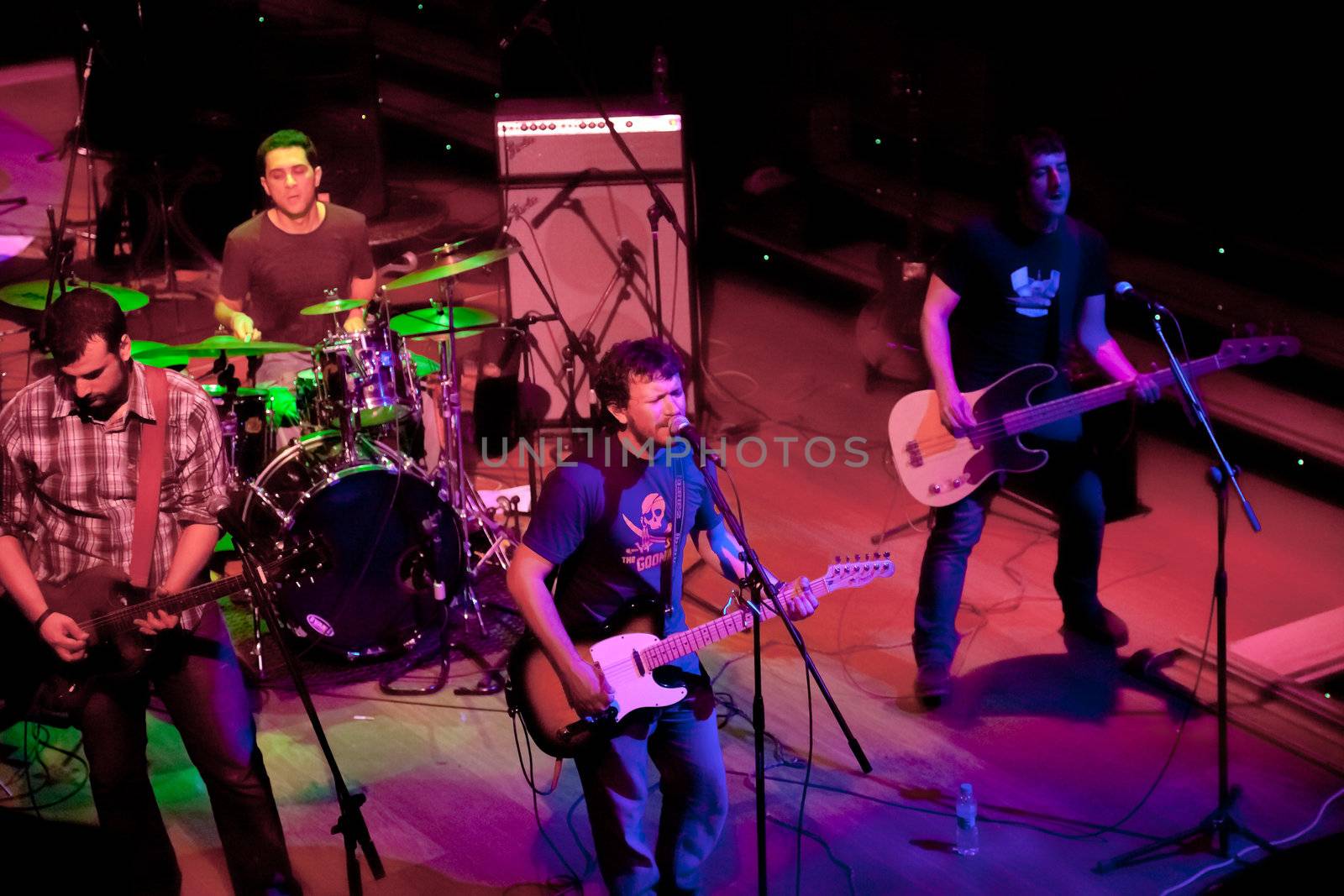 EL PUERTO DE SANTA MARIA, SPAIN - APR 24: Concert of the group of Indie Pop, Champagne on Apr 24, 2009, on the discotheque Mucho Teatro on El Puerto de Santa Maria, Cadiz, Spain