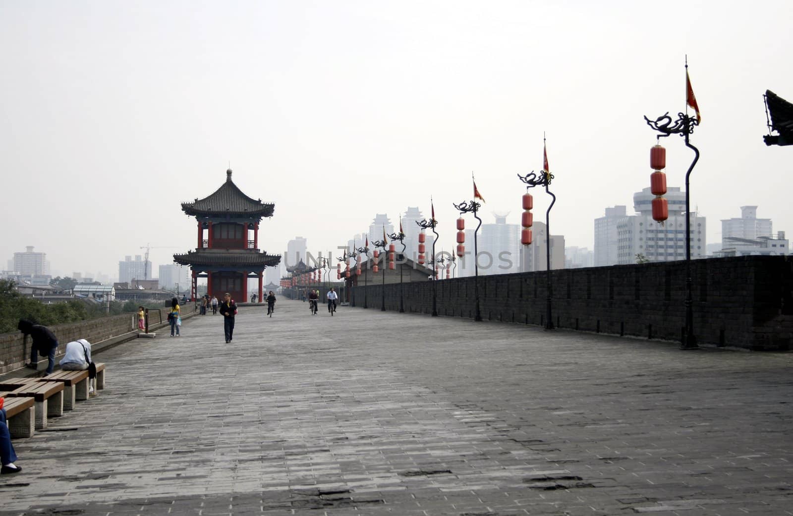 downtown of Xian, building to the city wall by koep
