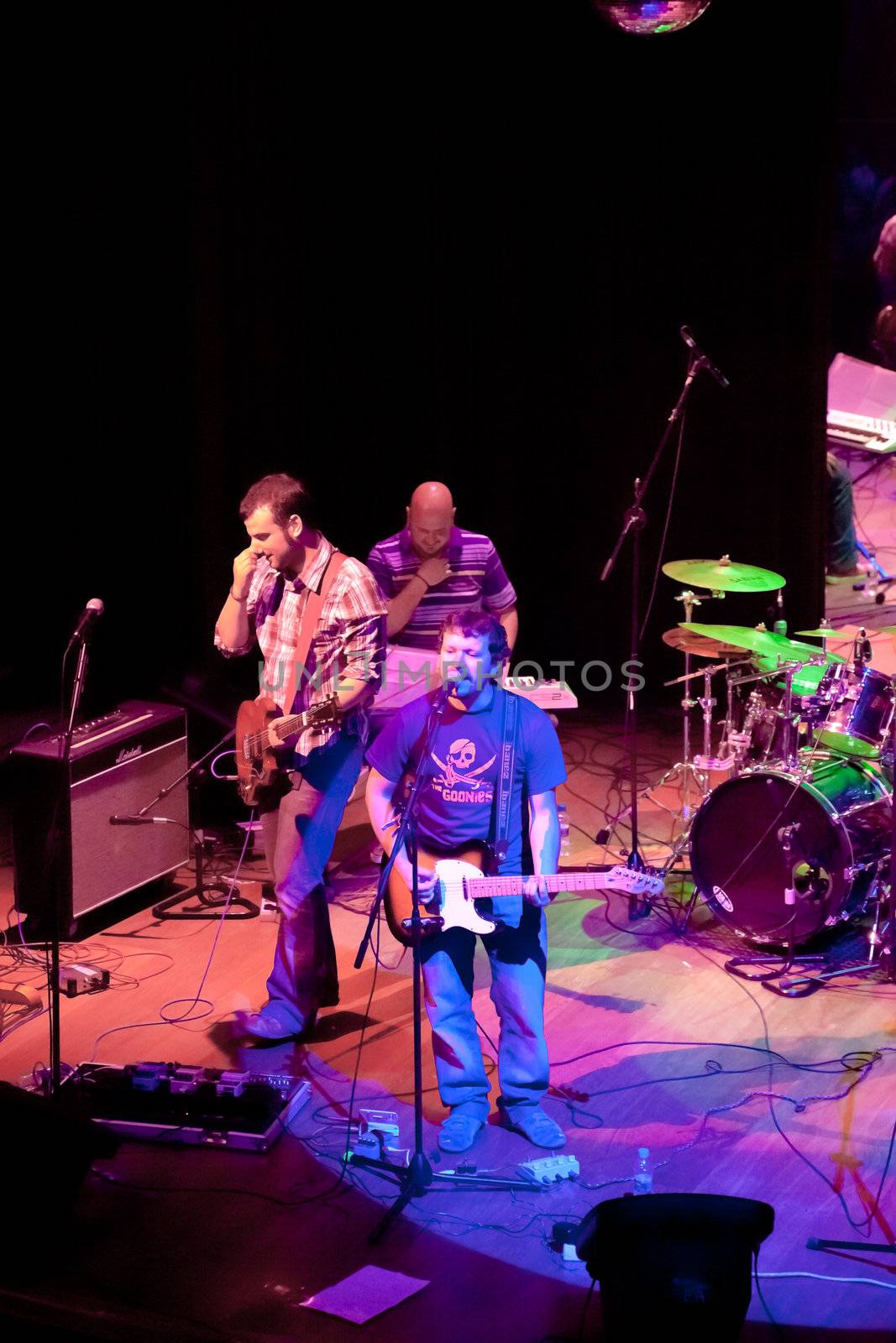 EL PUERTO DE SANTA MARIA, SPAIN - APR 24: Concert of the group of Indie Pop, Champagne on Apr 24, 2009, on the discotheque Mucho Teatro on El Puerto de Santa Maria, Cadiz, Spain