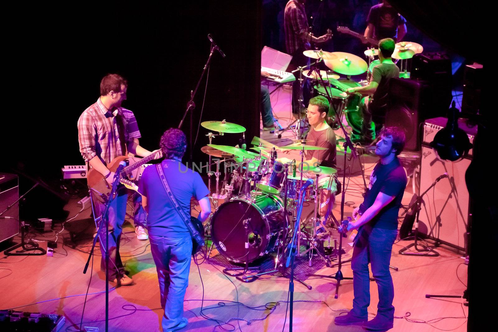 EL PUERTO DE SANTA MARIA, SPAIN - APR 24: Concert of the group of Indie Pop, Champagne on Apr 24, 2009, on the discotheque Mucho Teatro on El Puerto de Santa Maria, Cadiz, Spain